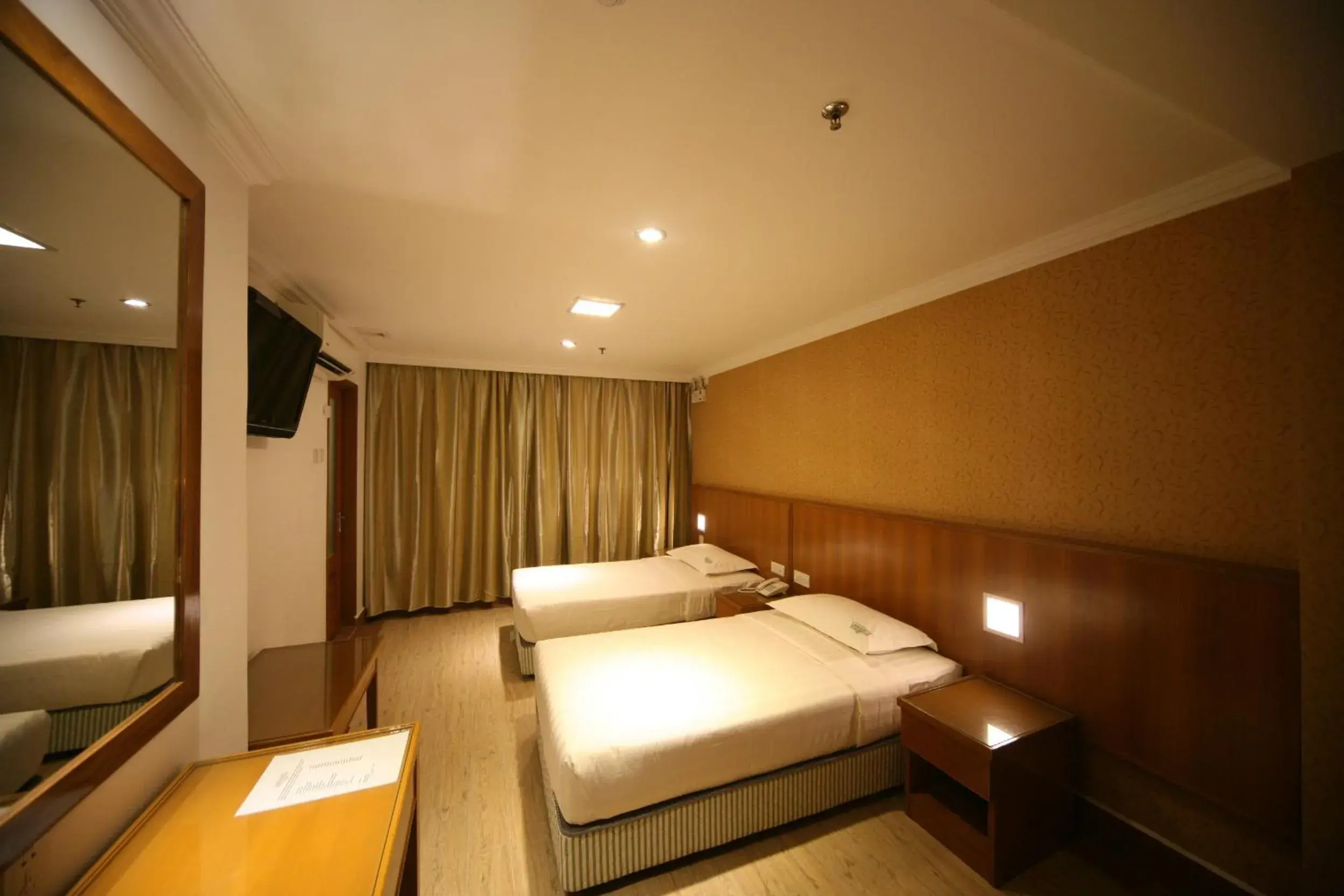 Bedroom, Bed in Cardogan Hotel