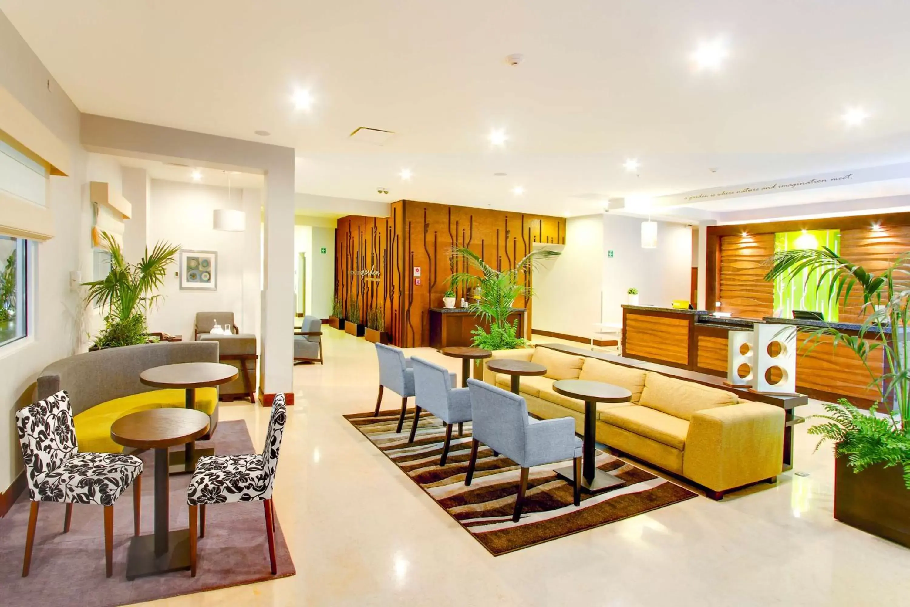 Lobby or reception, Lounge/Bar in Hilton Garden Inn Queretaro