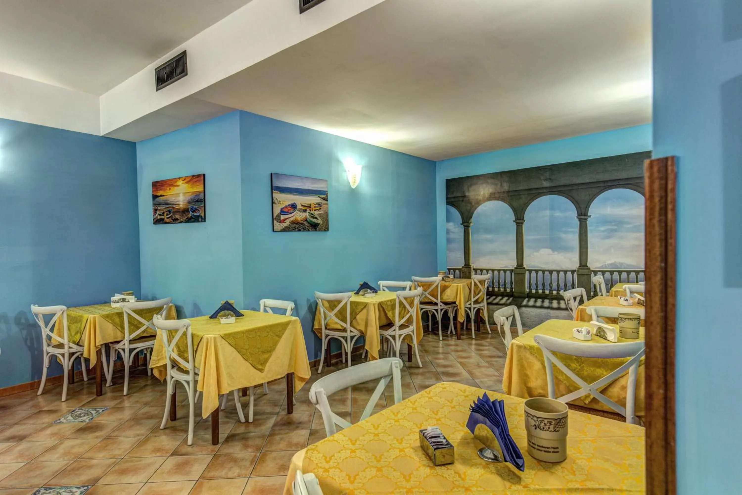 Restaurant/places to eat in Hotel Nice