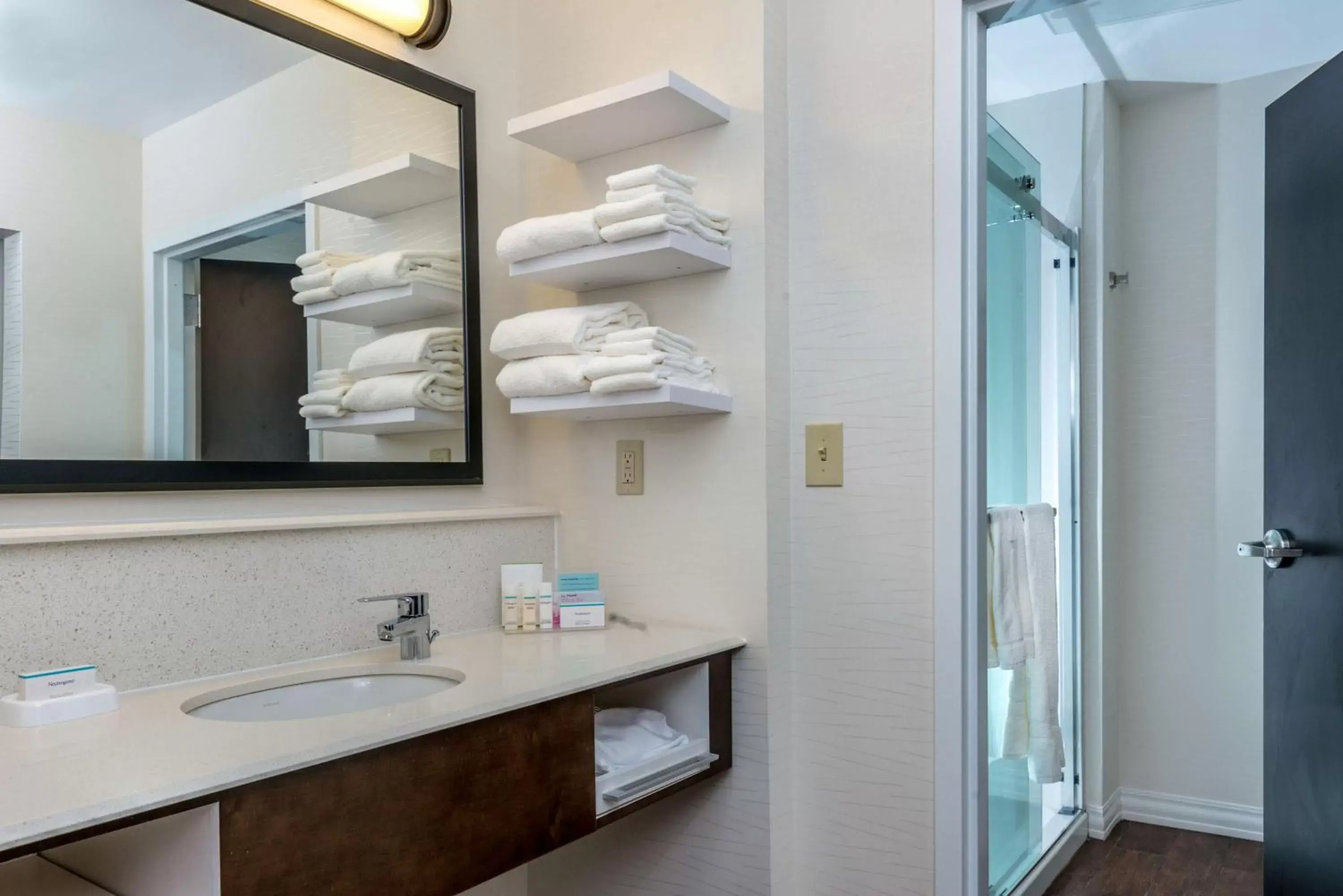 Bathroom in Hampton Inn & Suites New Albany Columbus