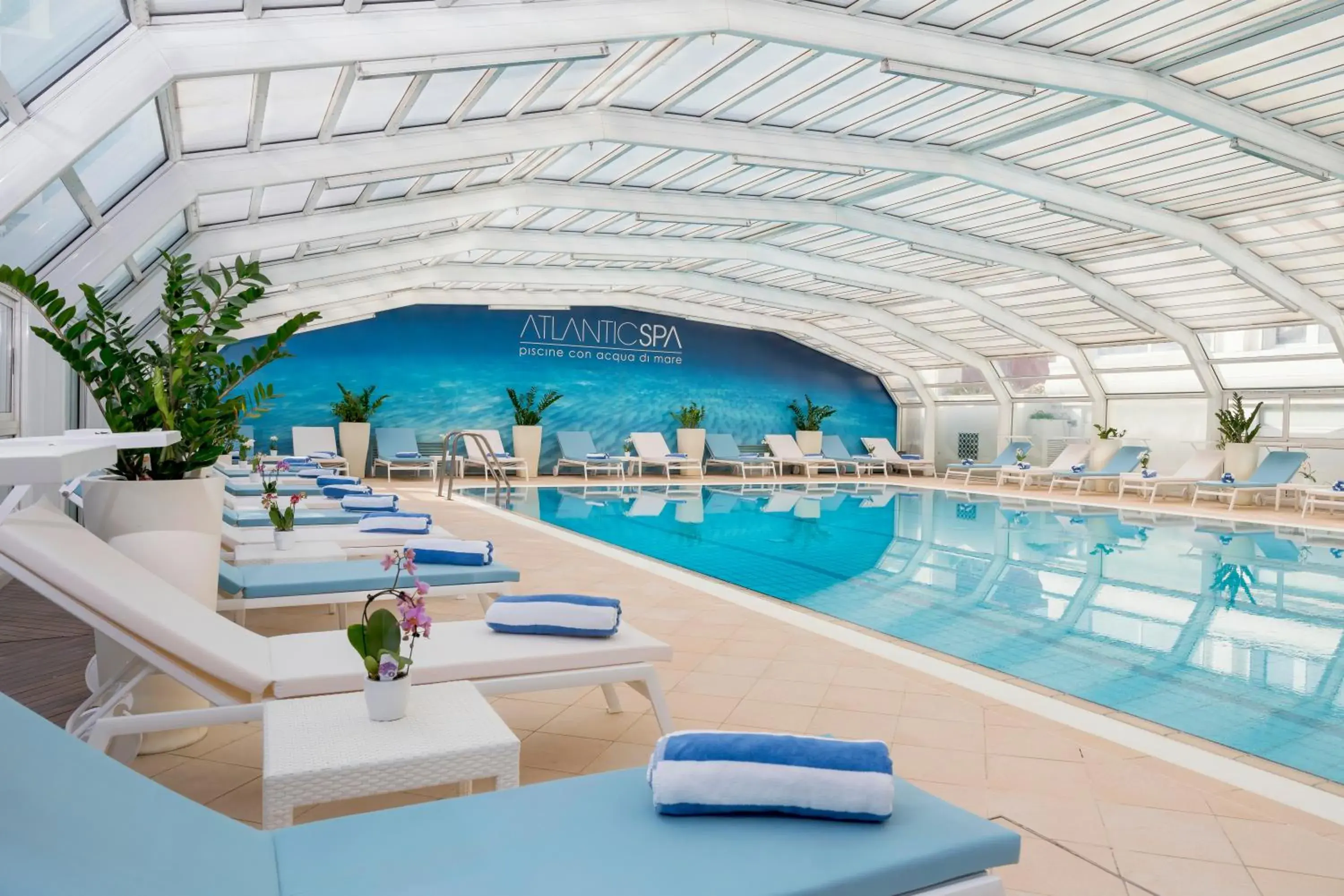 Swimming Pool in Hotel Atlantic