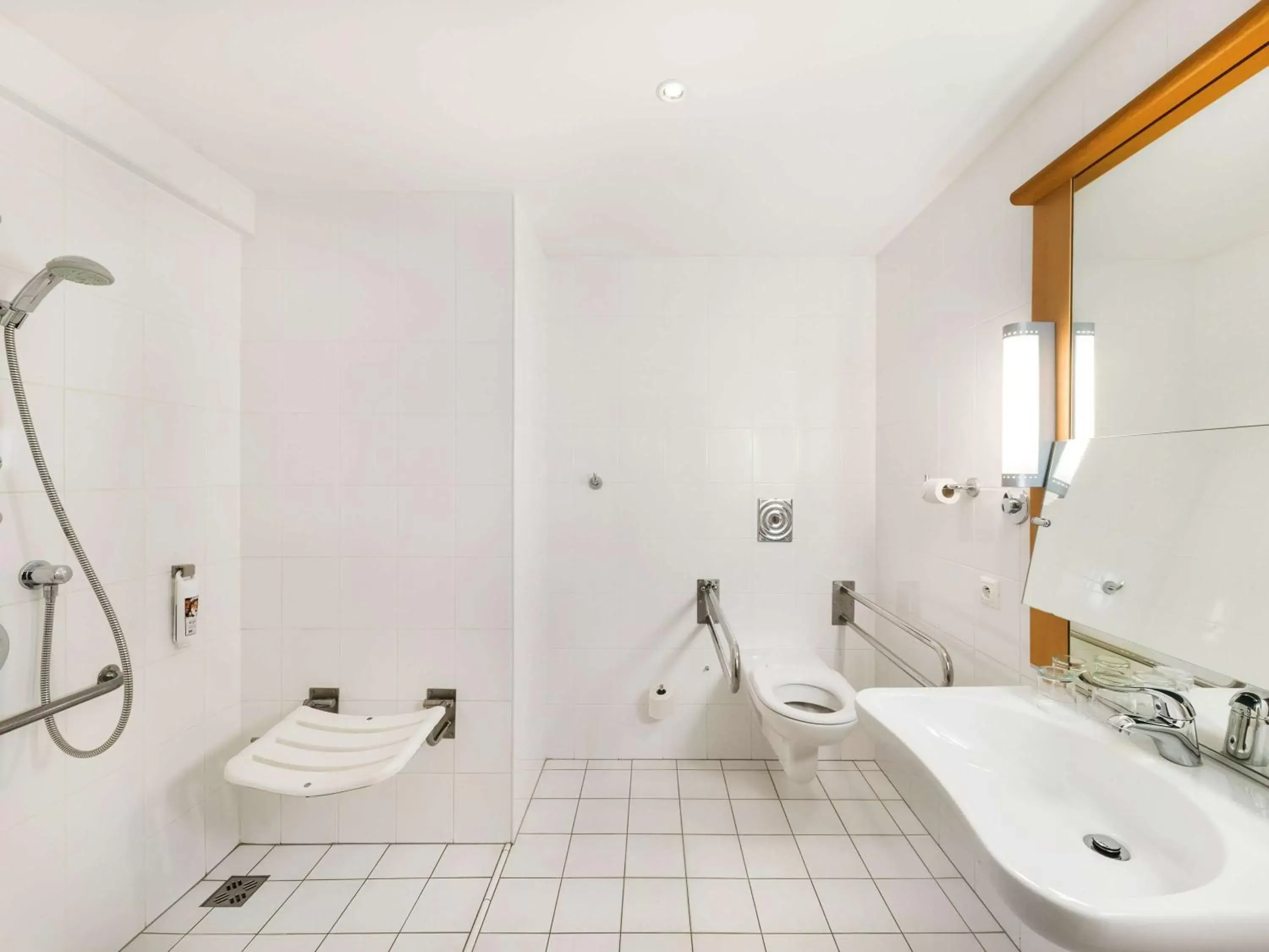 Photo of the whole room, Bathroom in Ibis Hotel Plzeň