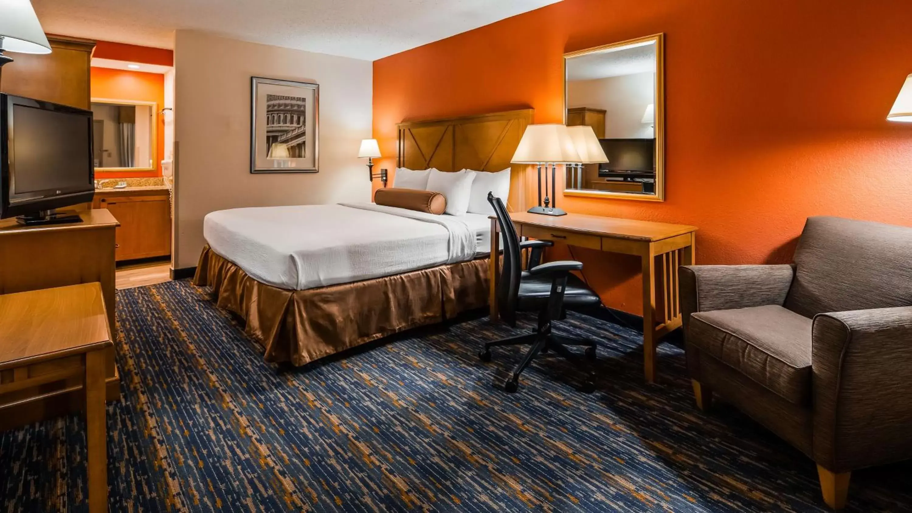 Photo of the whole room, Bed in Best Western Dulles Airport Inn