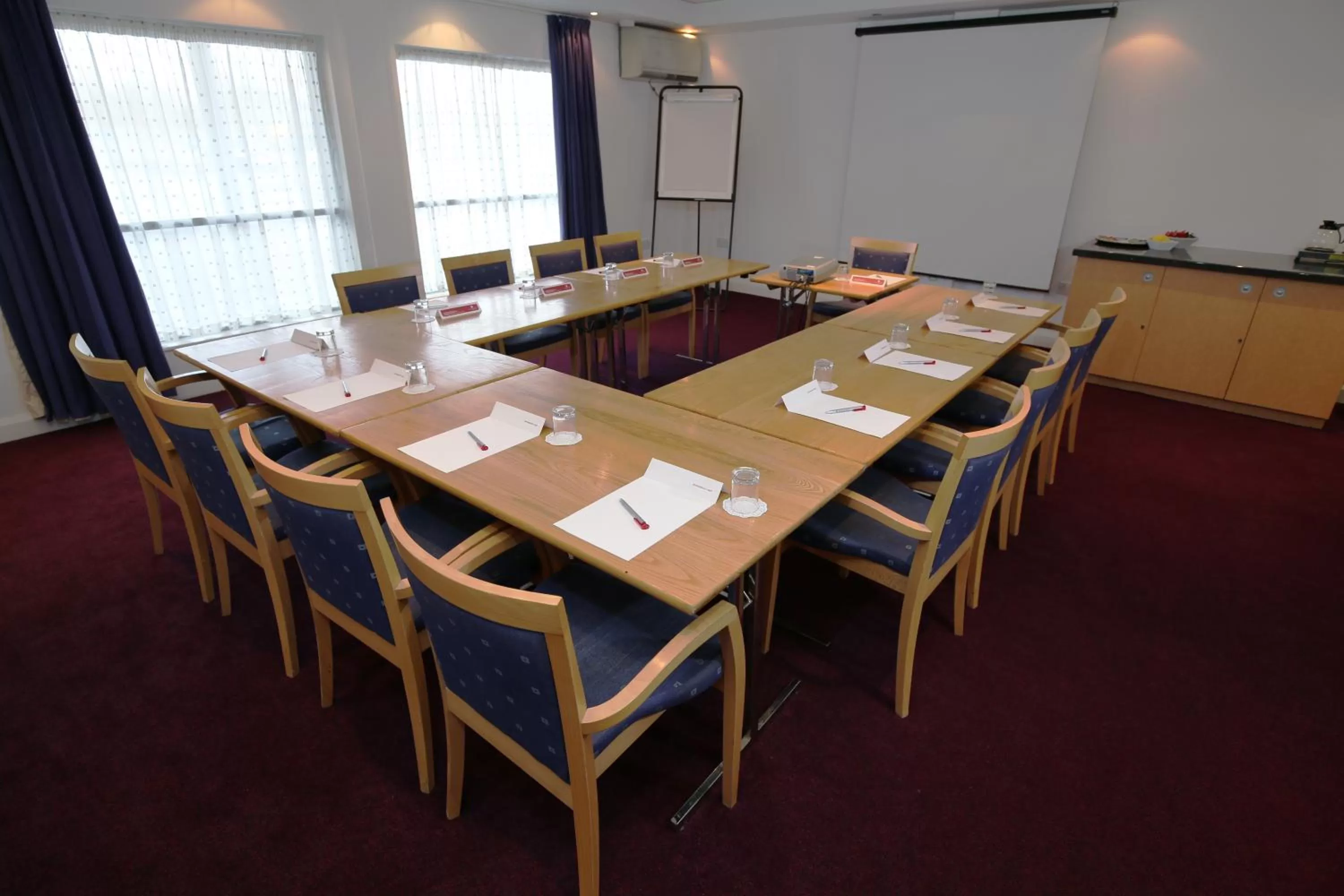Business facilities in Ramada Wakefield