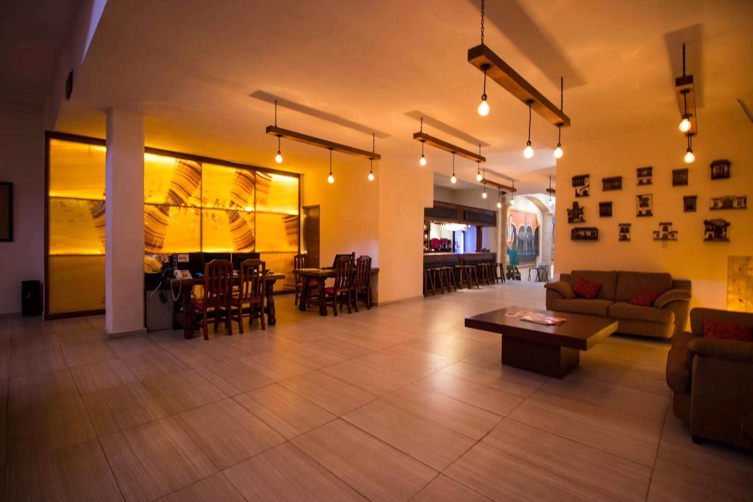 Communal lounge/ TV room in Hotel Santa Rosa