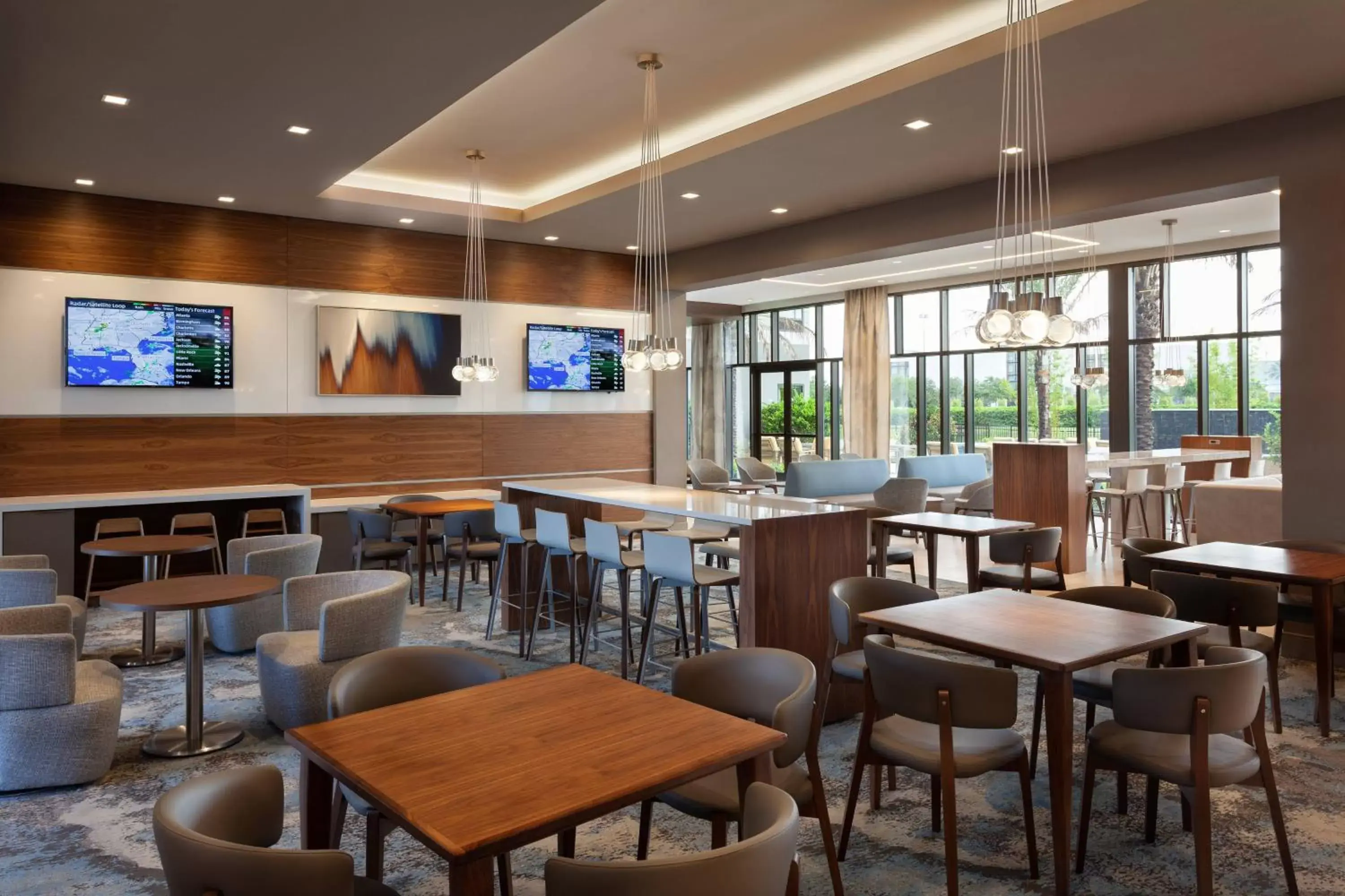 Restaurant/Places to Eat in SpringHill Suites by Marriott Orlando at Millenia
