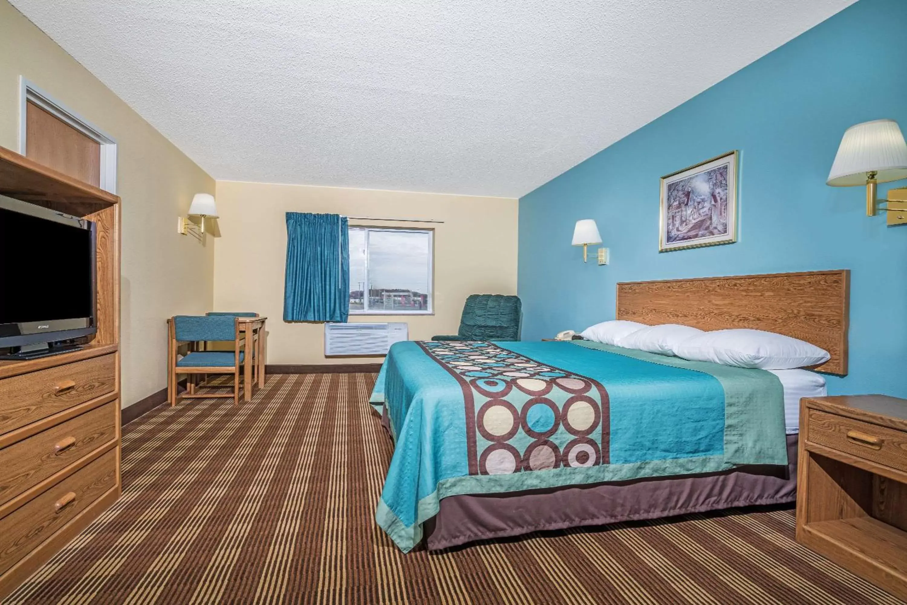 Photo of the whole room in Super 8 by Wyndham Osseo WI