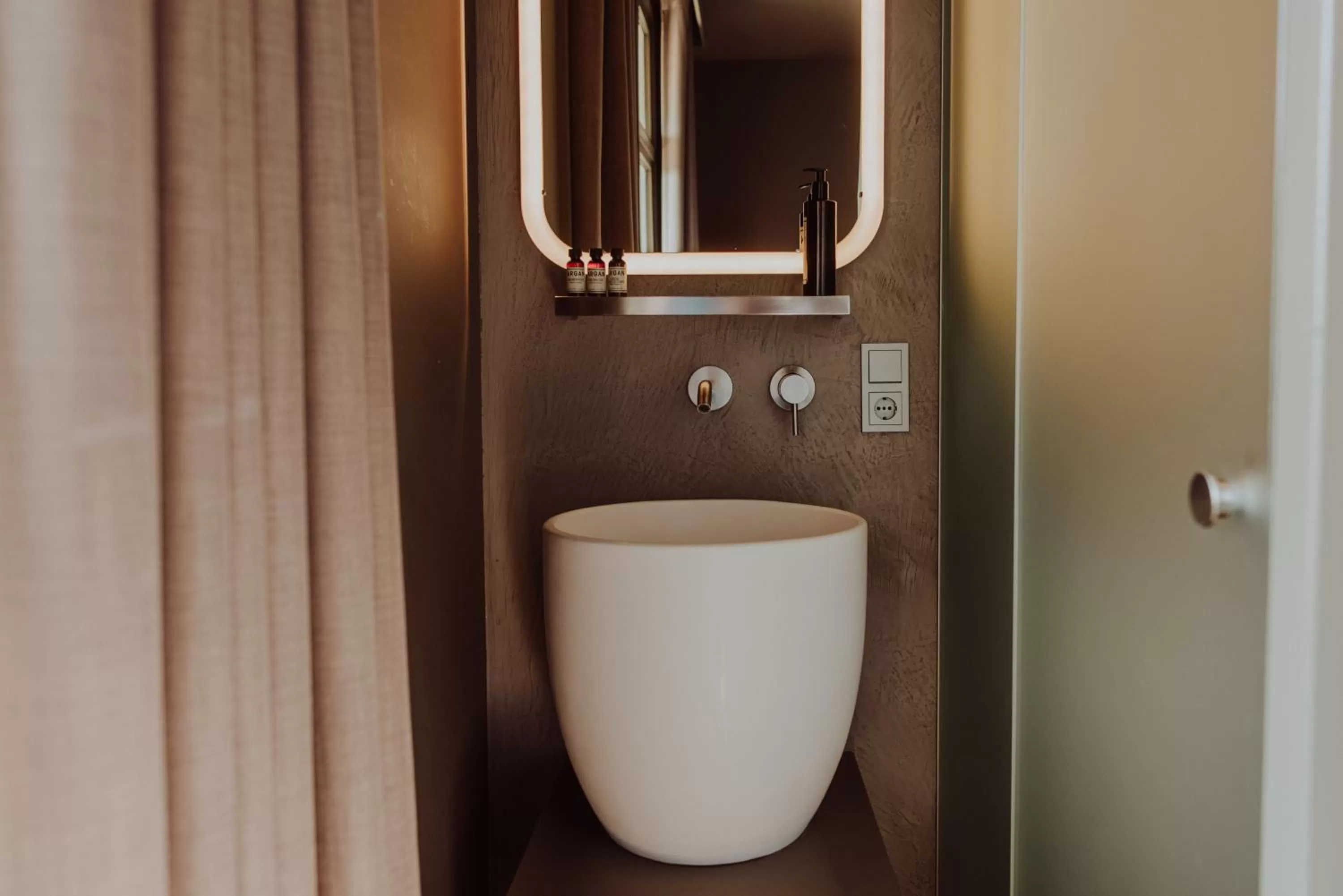 Shower in Boutique Hotel Blue - Quality Lodgings