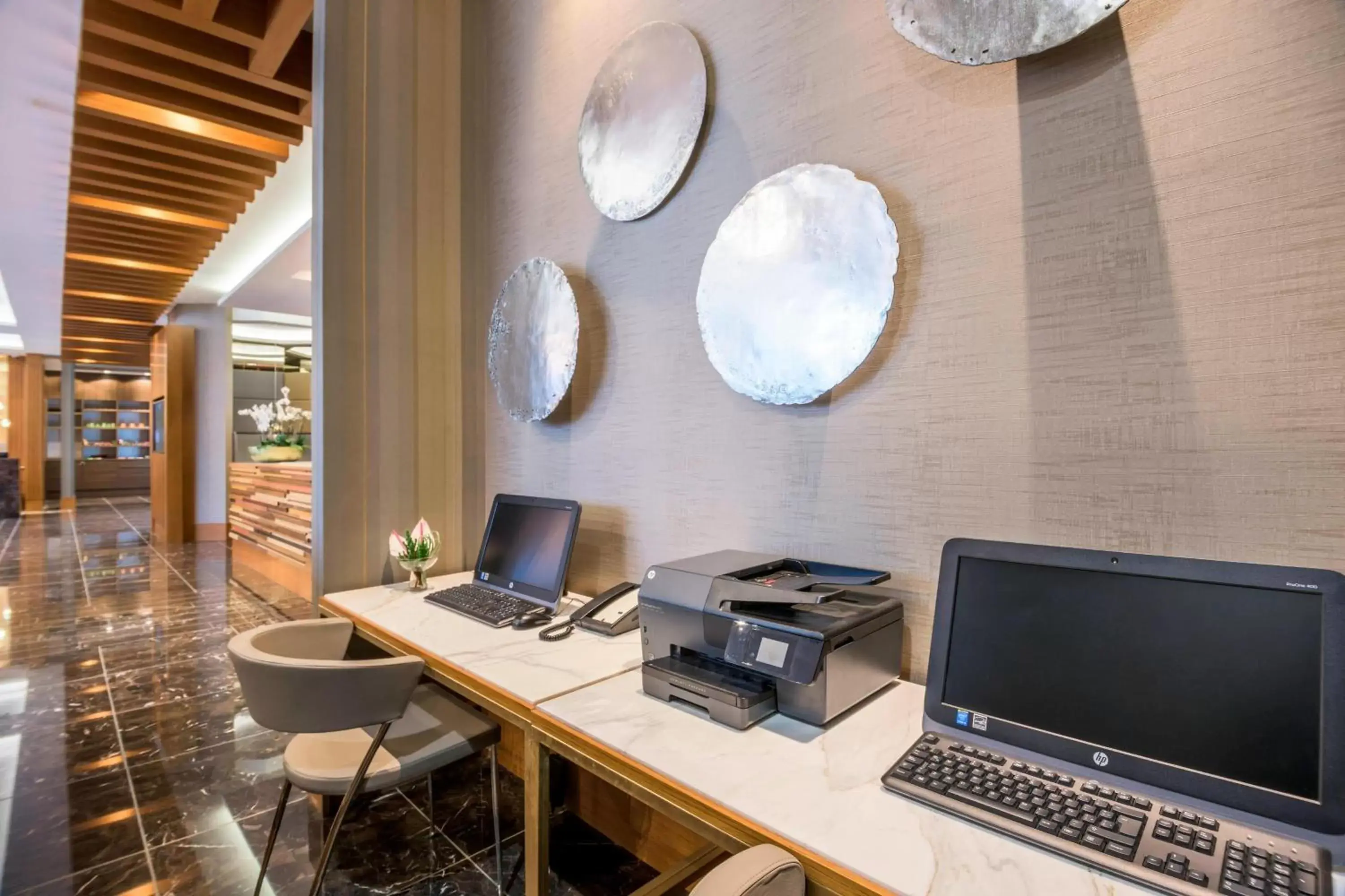 Business facilities in Courtyard by Marriott Bogota Airport