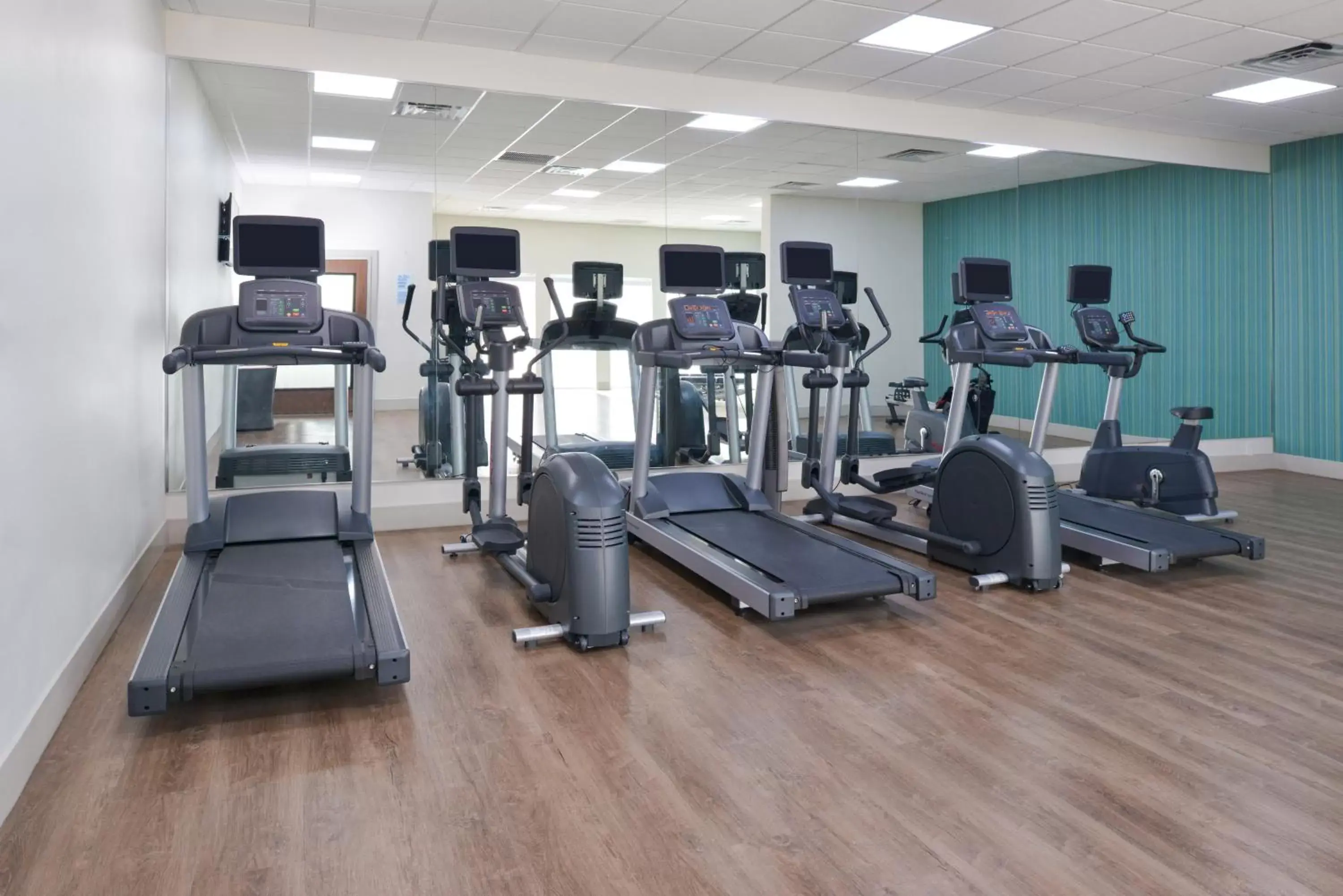 Fitness centre/facilities, Fitness Center/Facilities in Holiday Inn Express & Suites - Shreveport - Downtown, an IHG Hotel