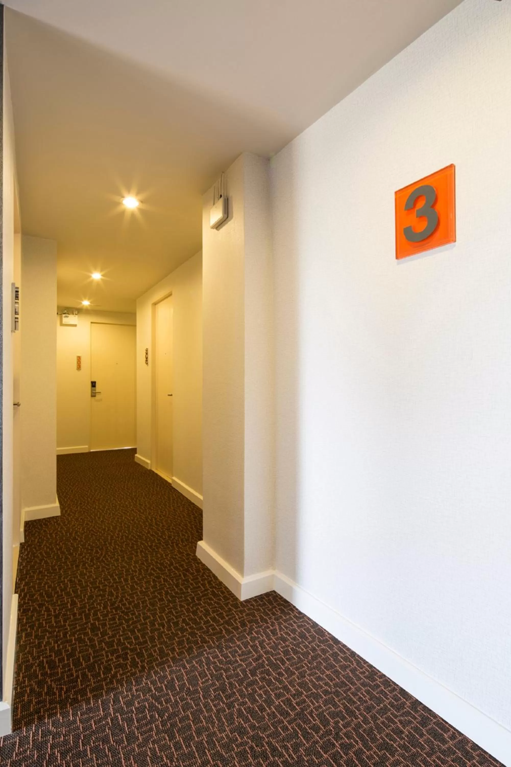 Decorative detail in Solo Express Sukhumvit 81