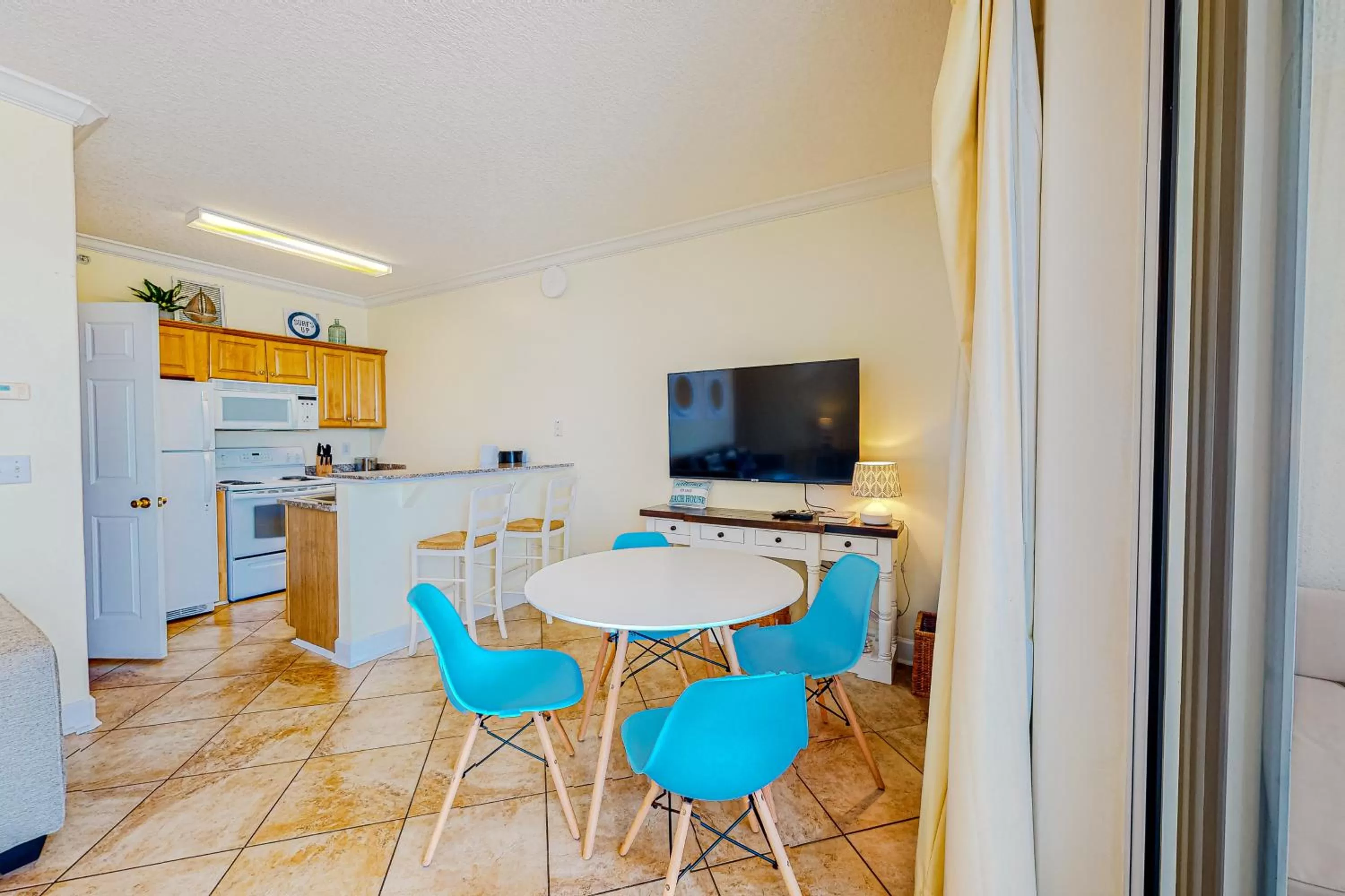 Dining Area in Twin Palms 603