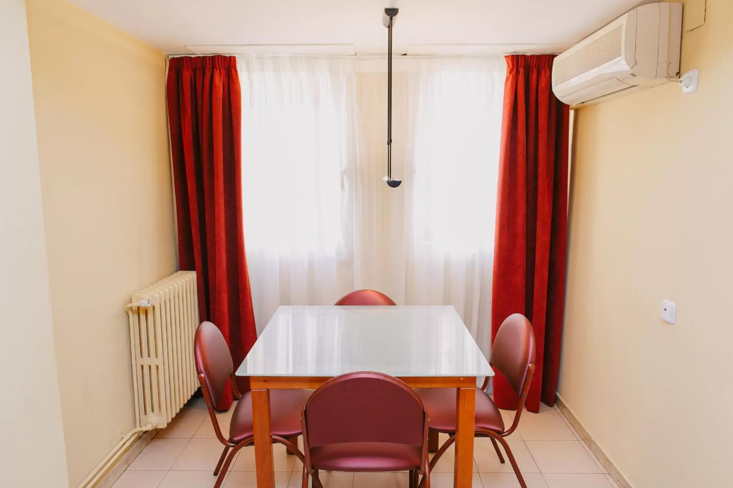 Dining Area in Aparthotel Bertrán