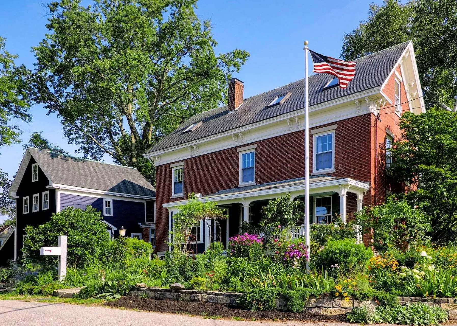 Property Building in The Water Street Inn