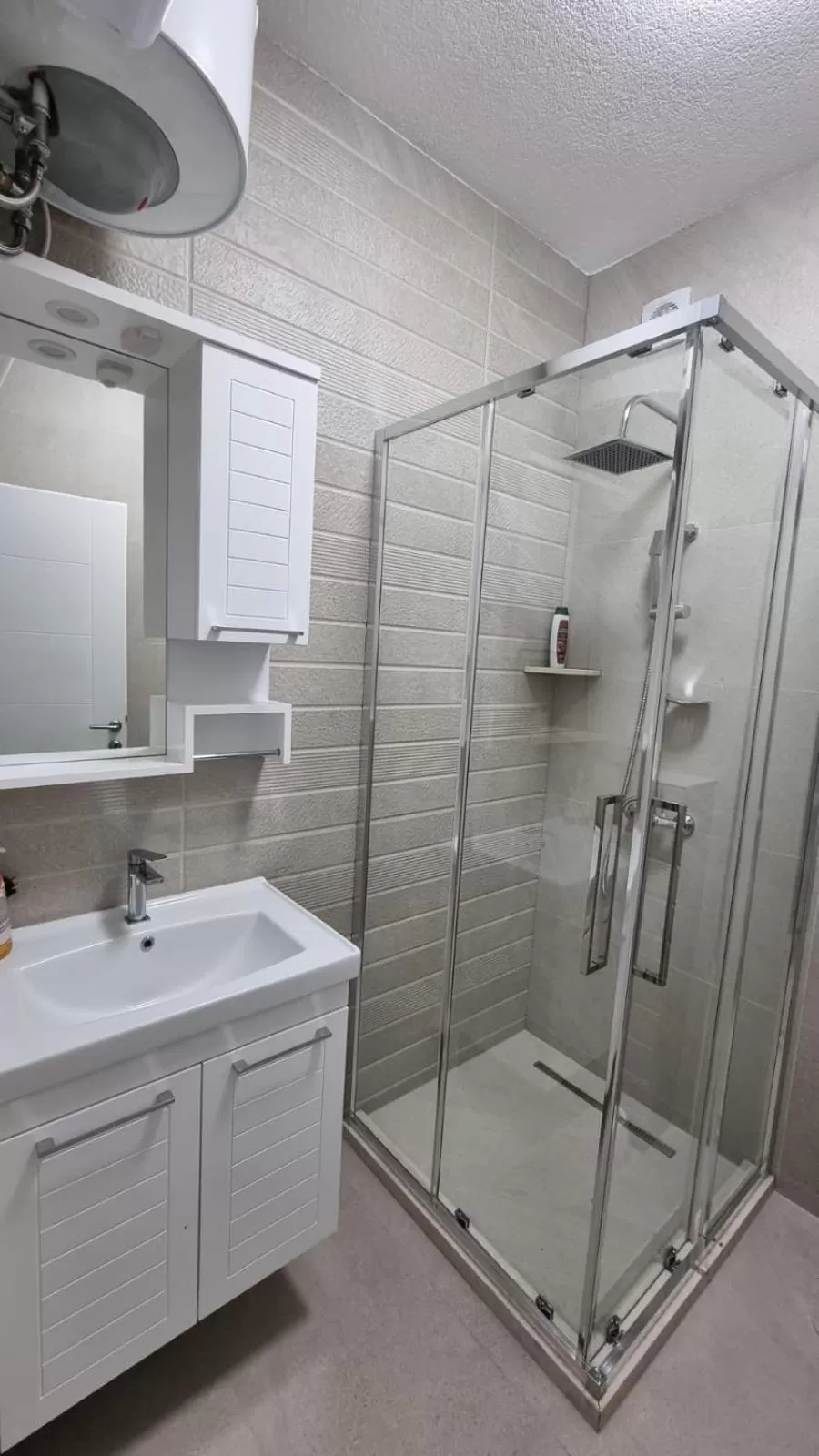 Hot Tub in Elan Luxury Apartments & Rooms