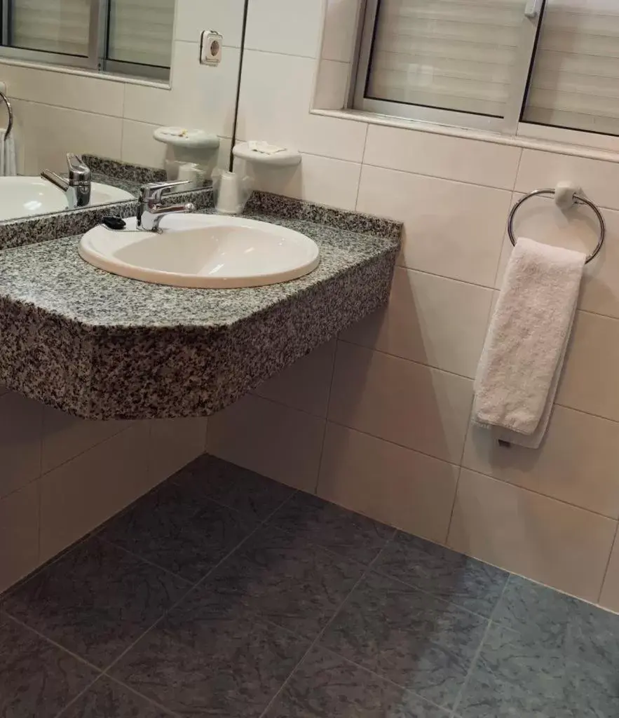 Twin Room in Hotel Valenca do Minho Twin Room in Hotel Valenca do Minho