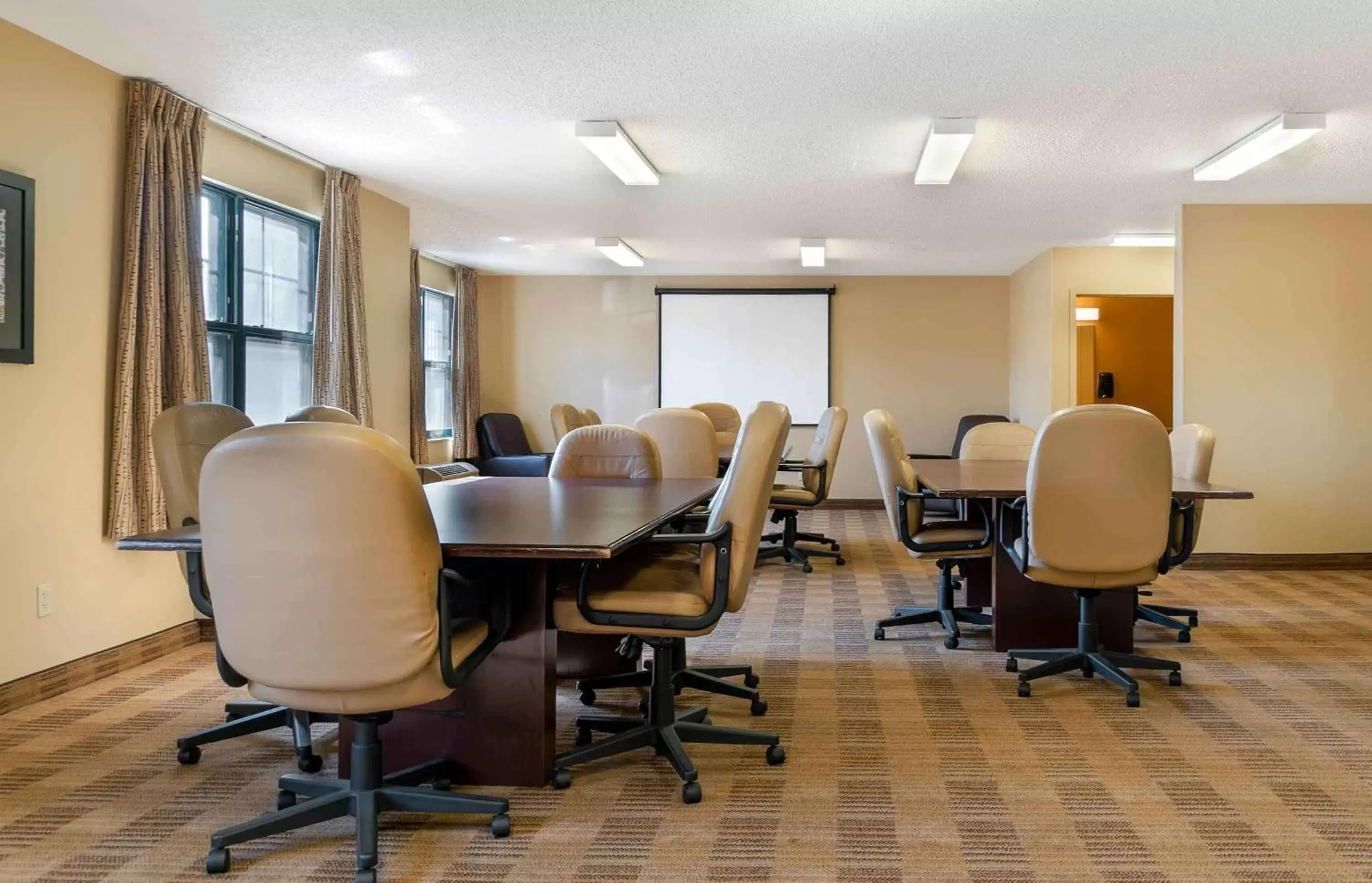 Meeting/conference room in Extended Stay America Suites - Detroit - Canton