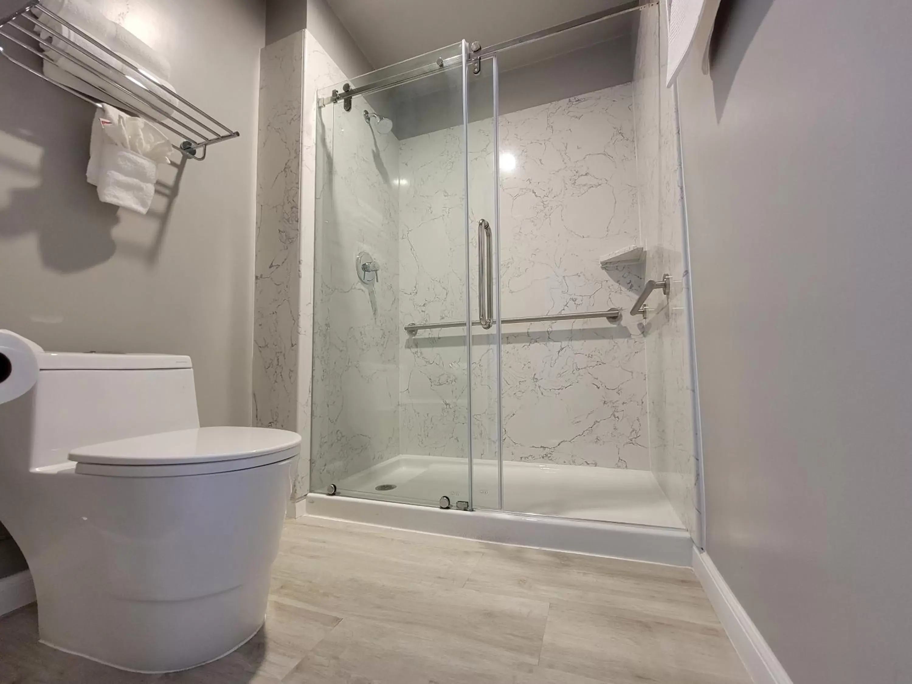 Shower, Bathroom in Signature Inn Santa Clara