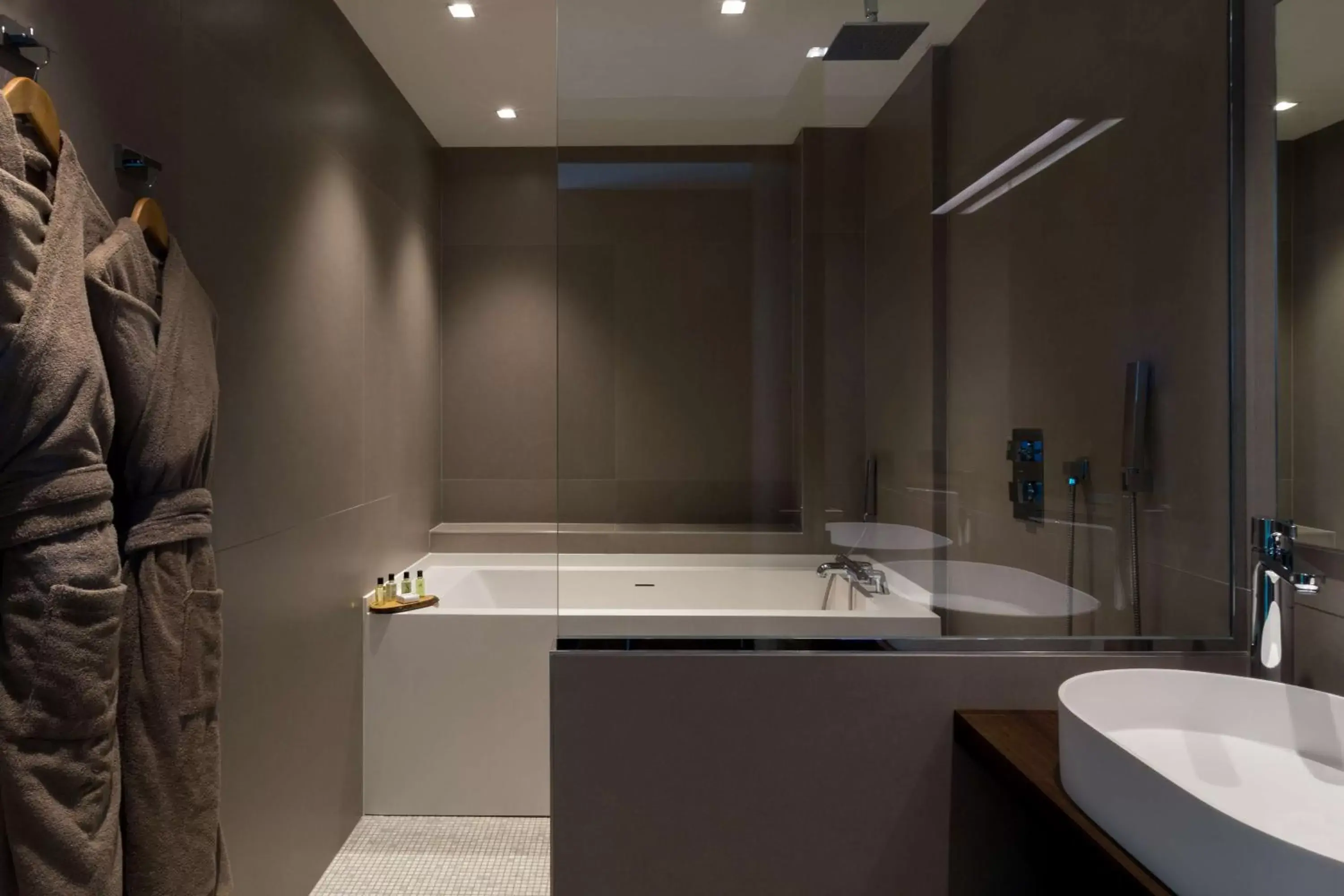 Bathroom in Hotel L'Arbre Voyageur - BW Premier Collection - LILLE