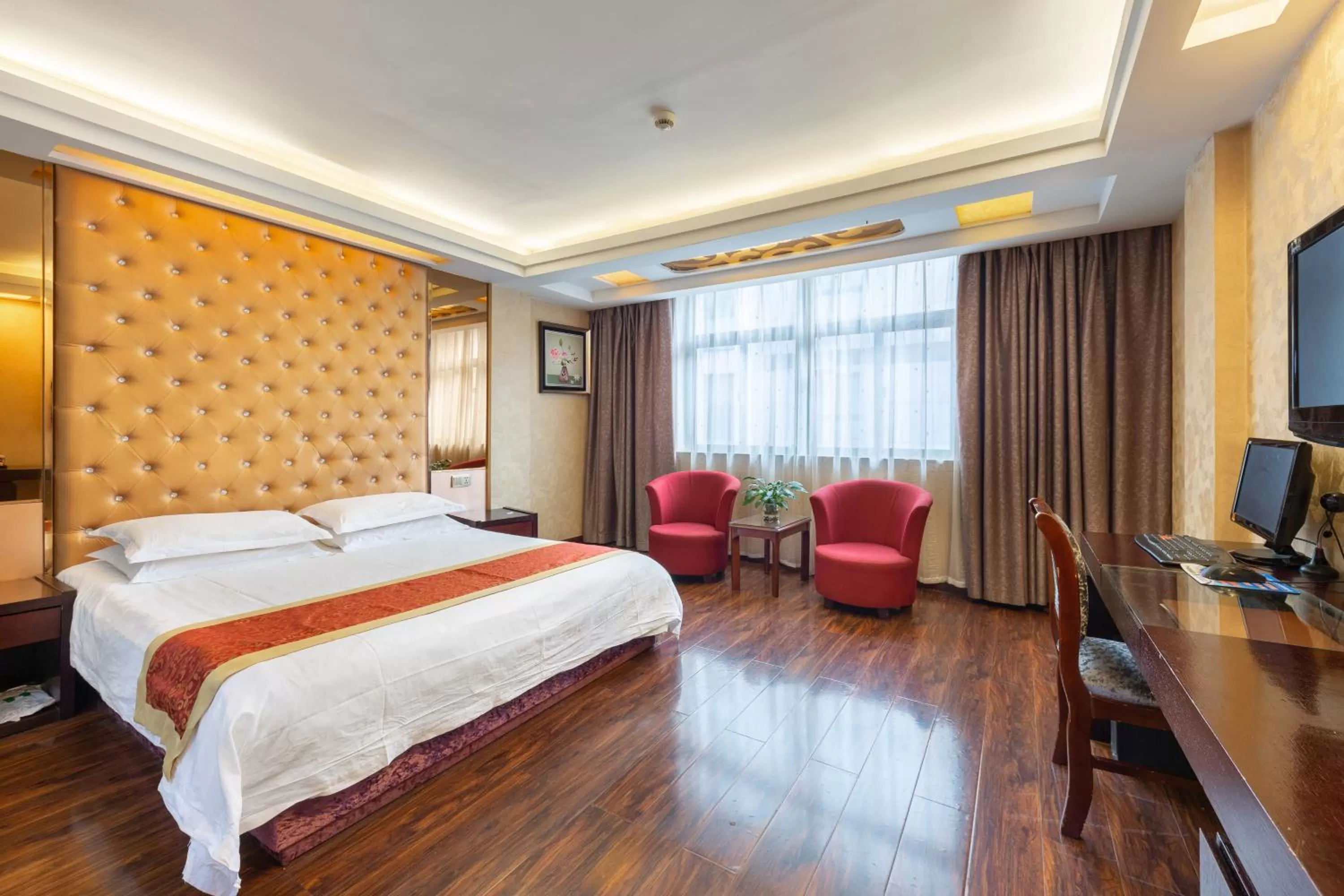 Photo of the whole room, Bed in Yiwu Yuejia Business Hotel