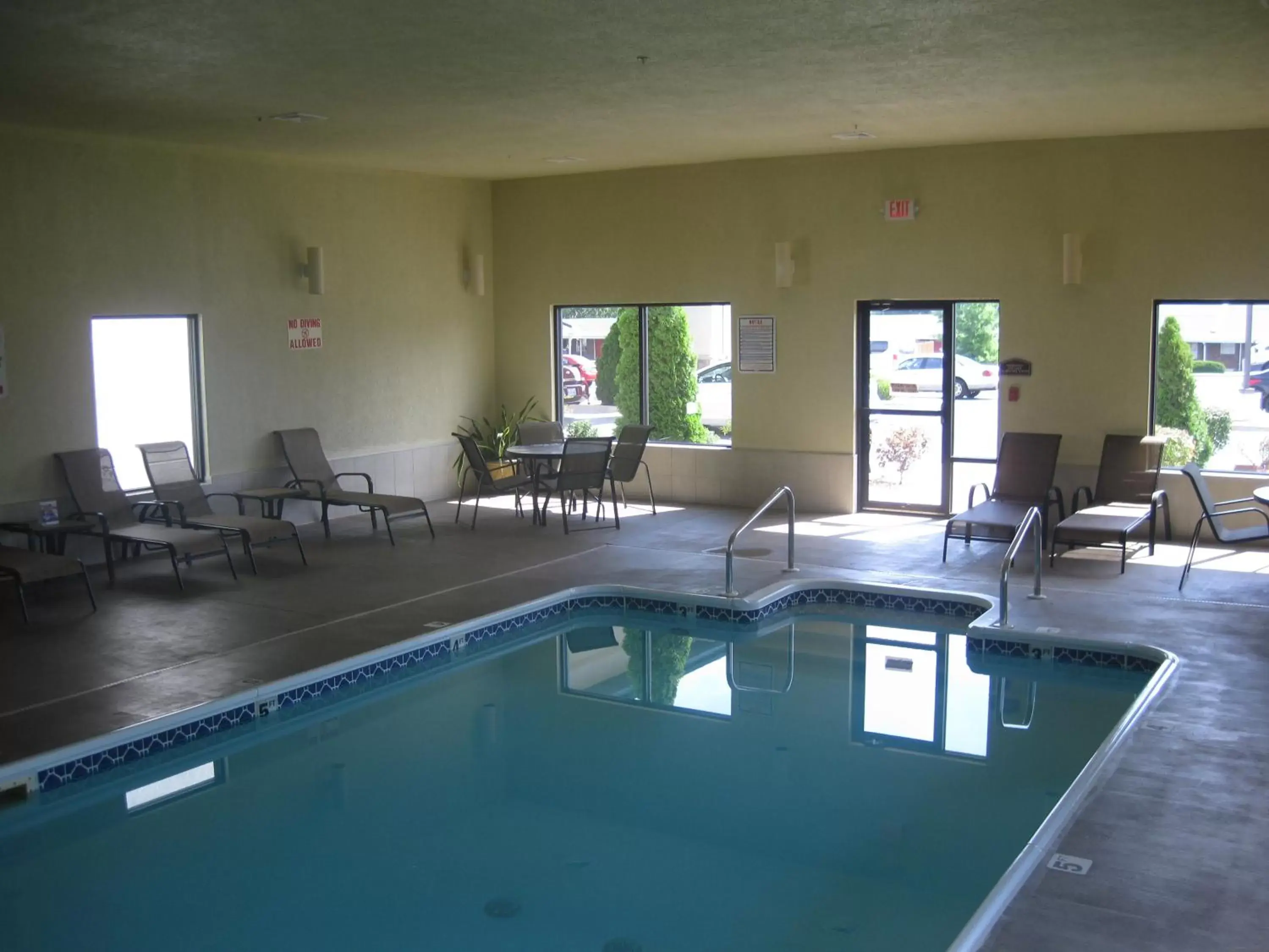 Swimming Pool in Best Western Plus Springfield Airport Inn