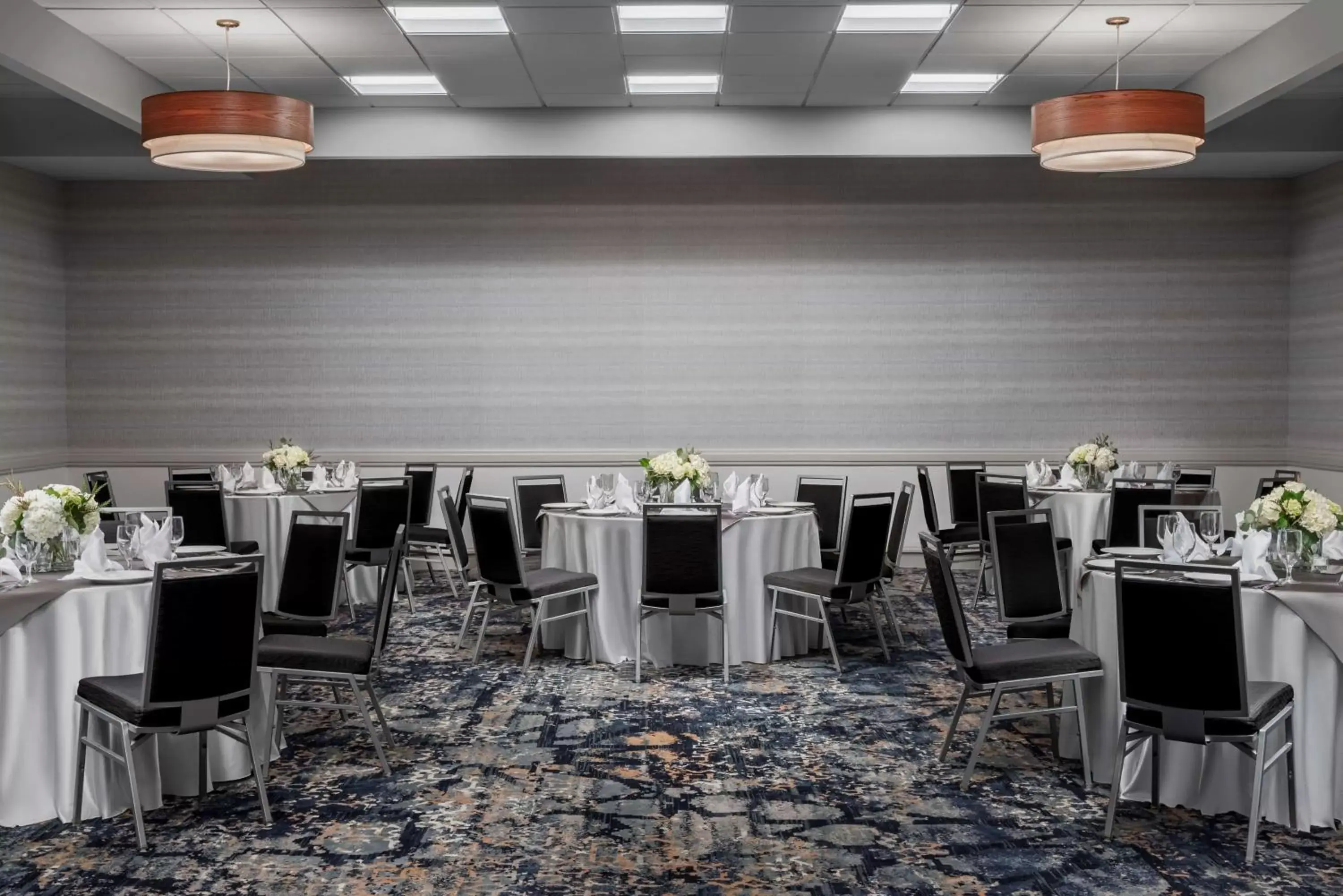 Meeting/conference room, Restaurant/Places to Eat in Embassy Suites by Hilton Nashville Airport