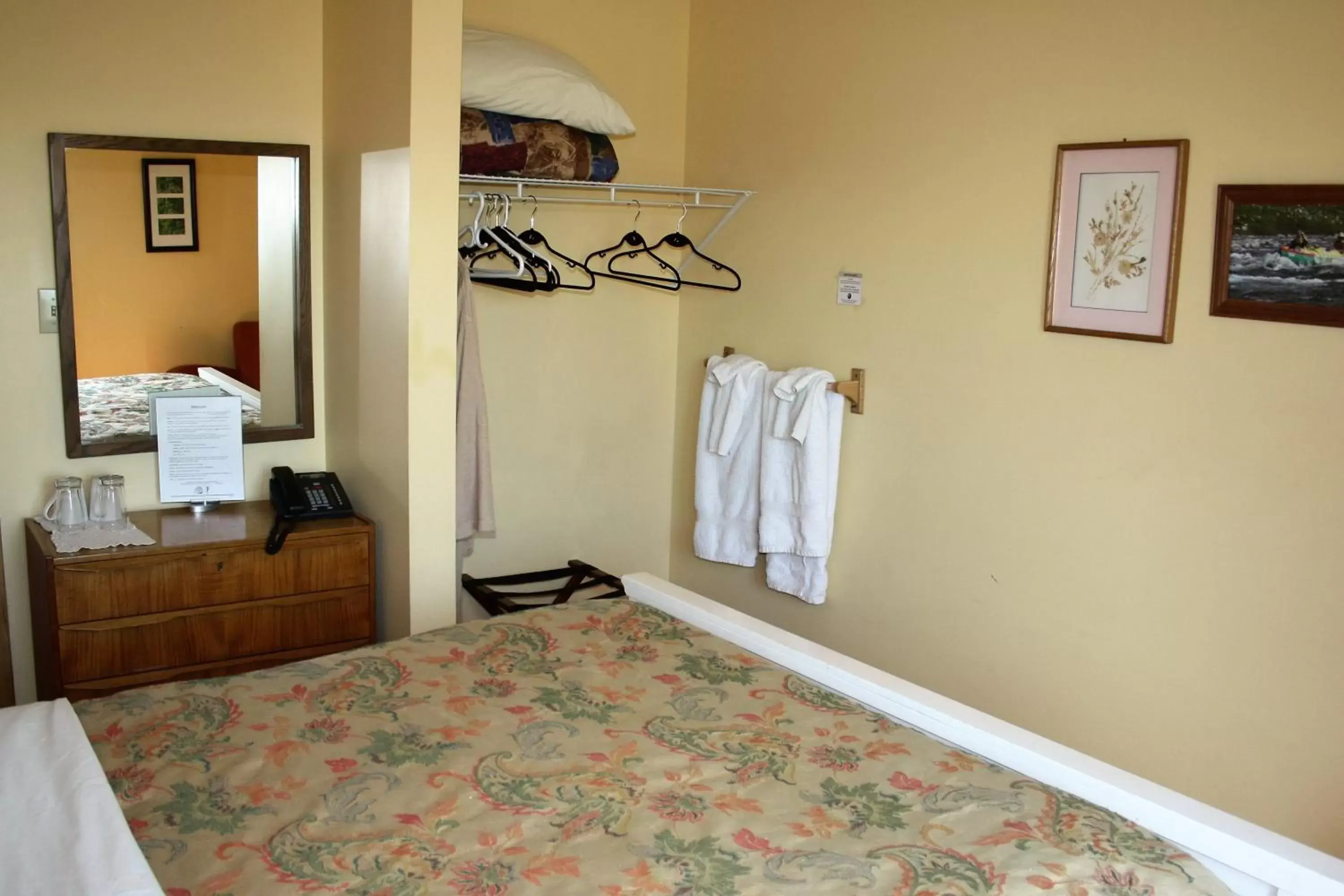 Decorative detail, Bed in Aurora Bayside Inn