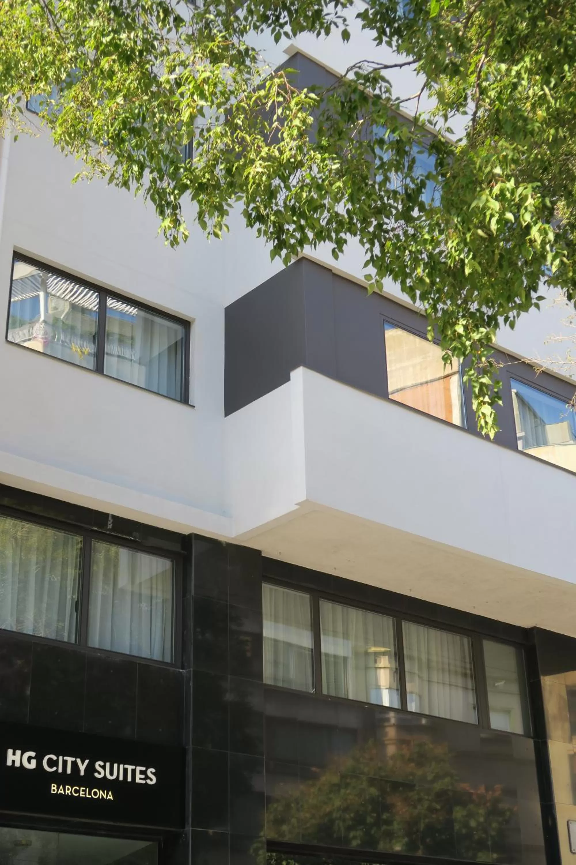 Facade/entrance in HG City Suites Barcelona