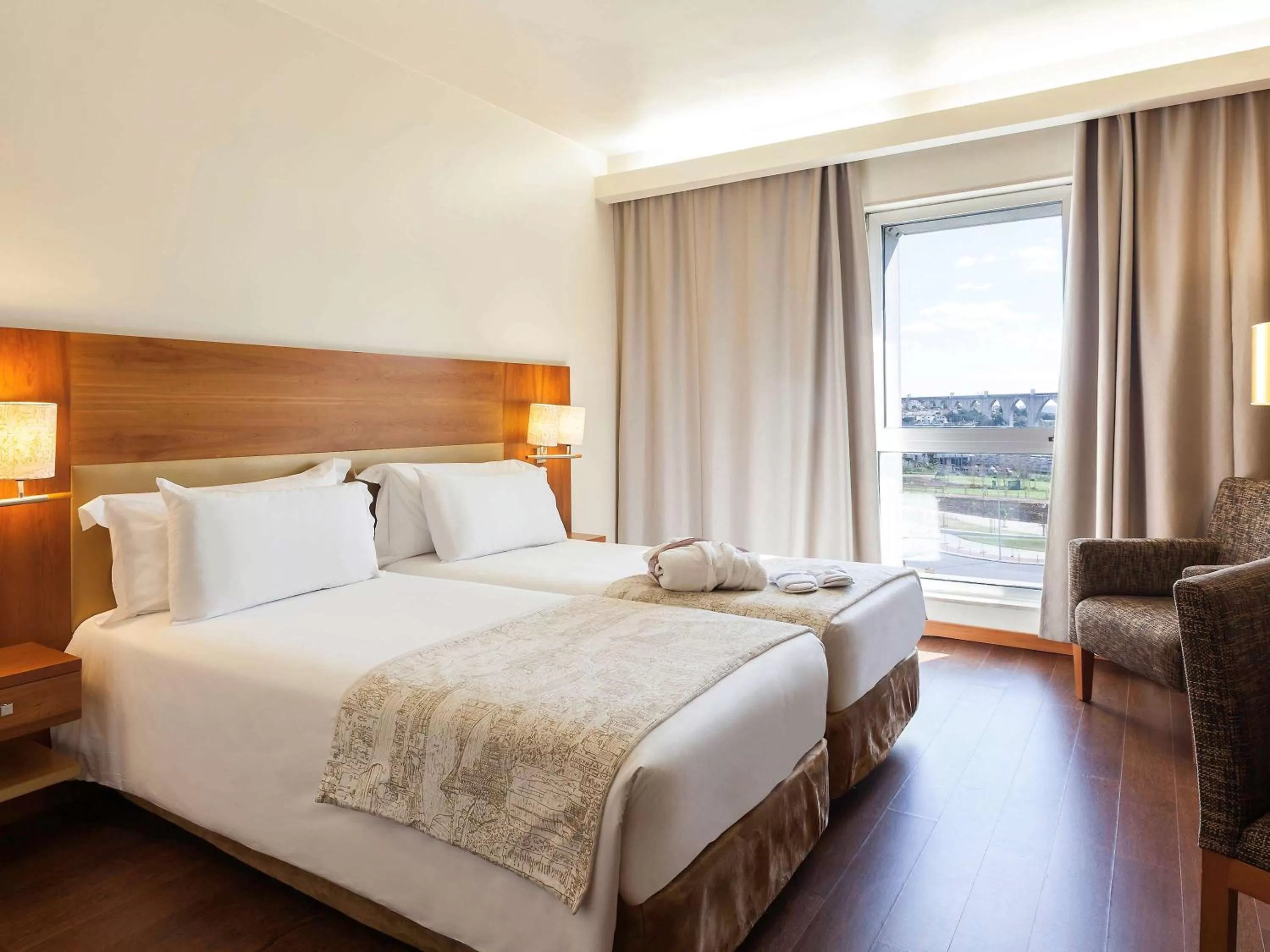 Photo of the whole room, Bed in Hotel Mercure Lisboa