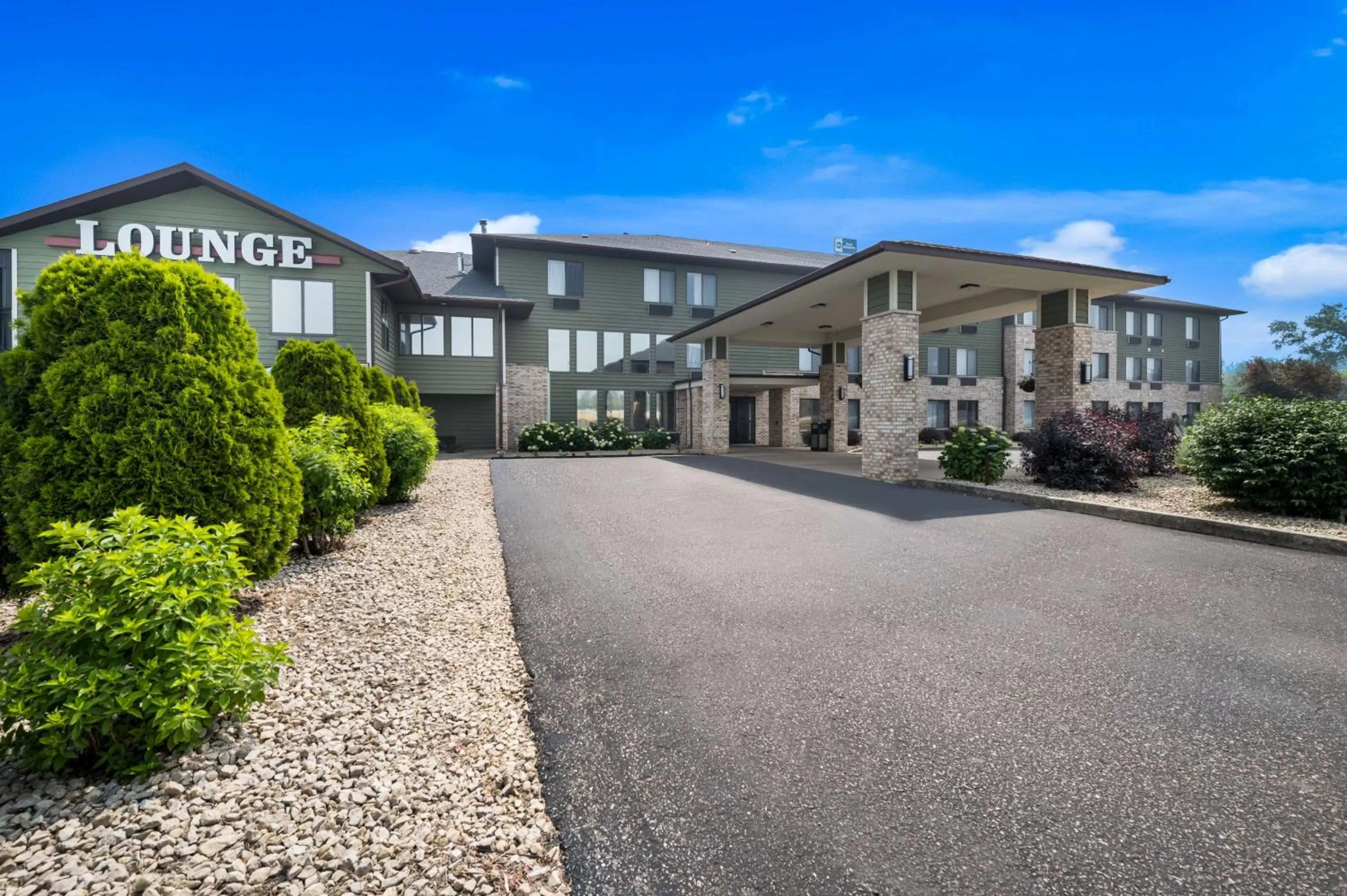 Property building in Best Western Park Oasis Inn