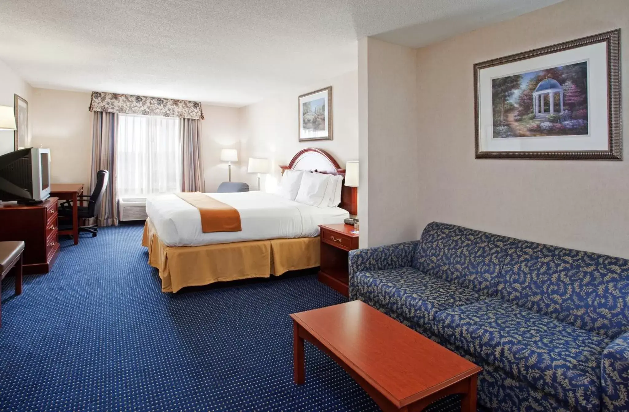 Photo of the whole room, Bed in Holiday Inn Express Hotel & Suites Cleveland-Richfield, an IHG Hotel