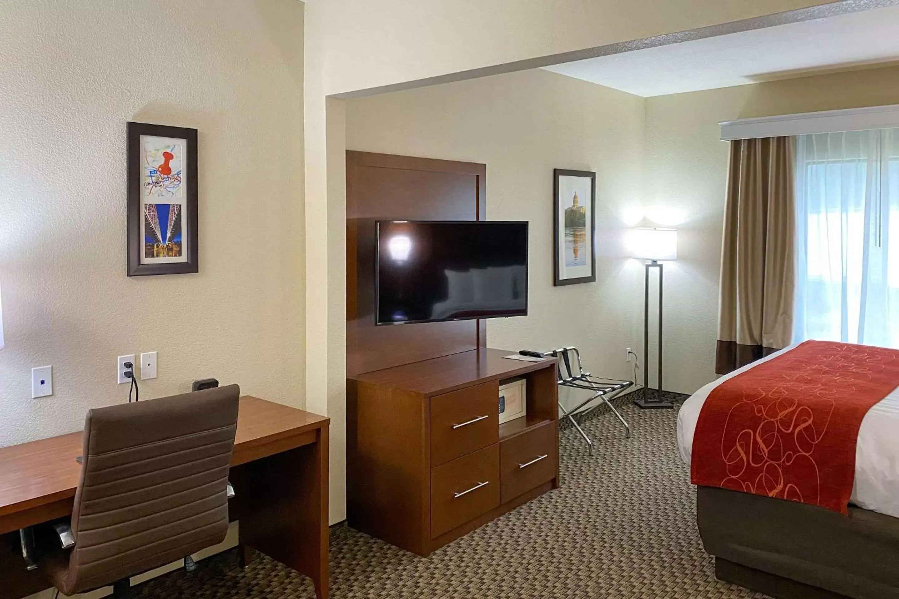 Photo of the whole room, TV/Entertainment Center in Comfort Suites - Jefferson City