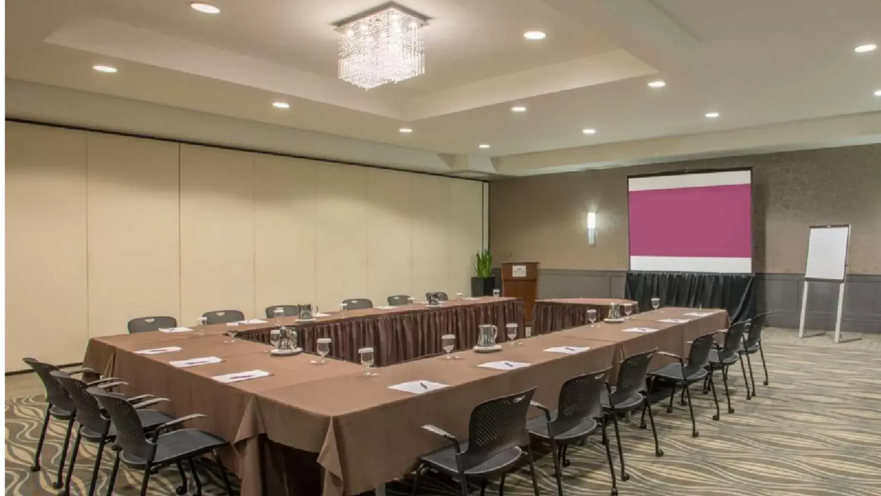 Meeting/conference room in Crowne Plaza Suffern-Mahwah, an IHG Hotel