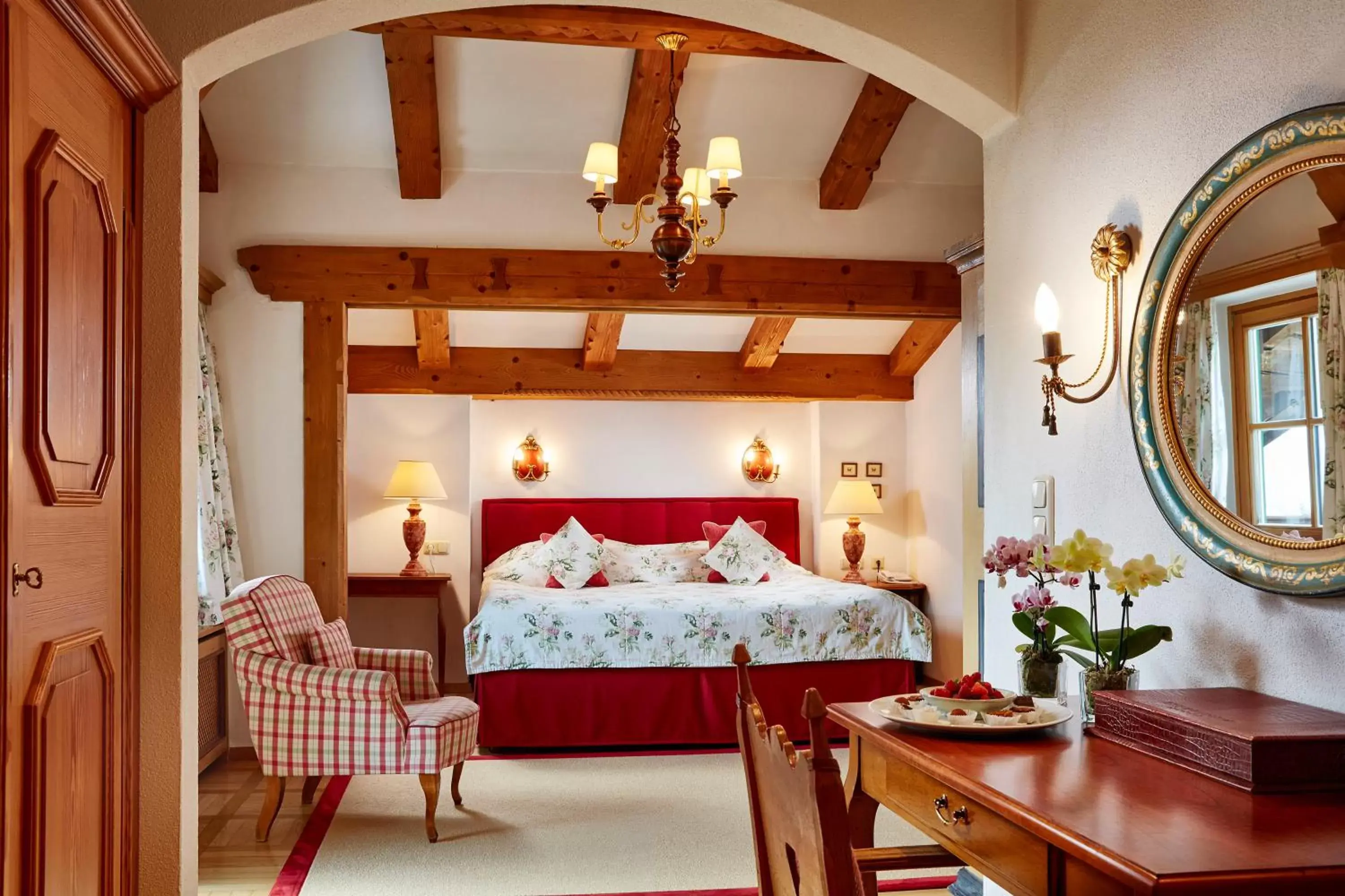 Photo of the whole room, Bed in Relais & Châteaux Hotel Tennerhof