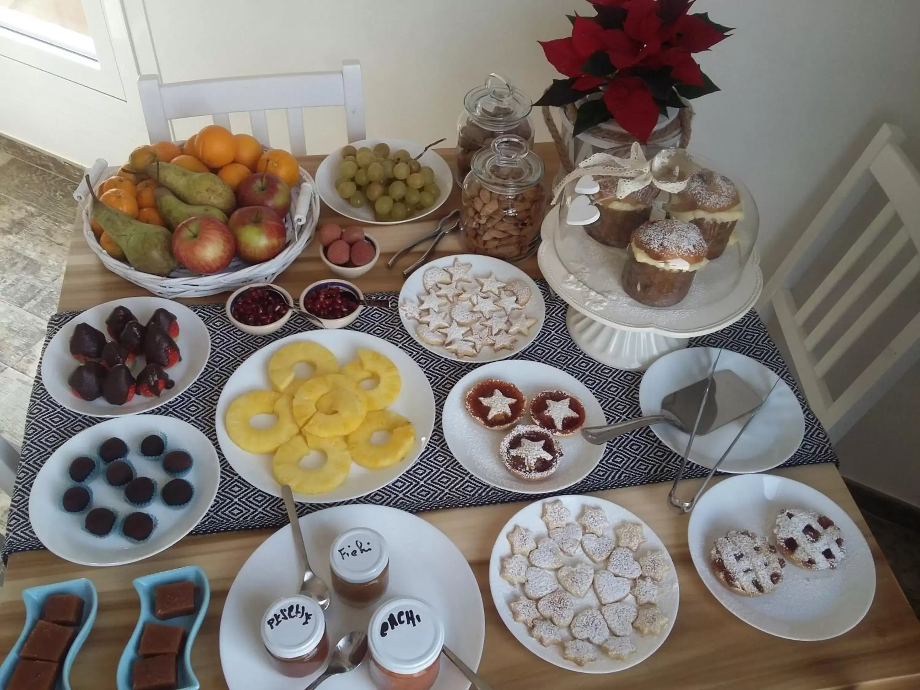 Buffet breakfast in La Suite Negli Orti