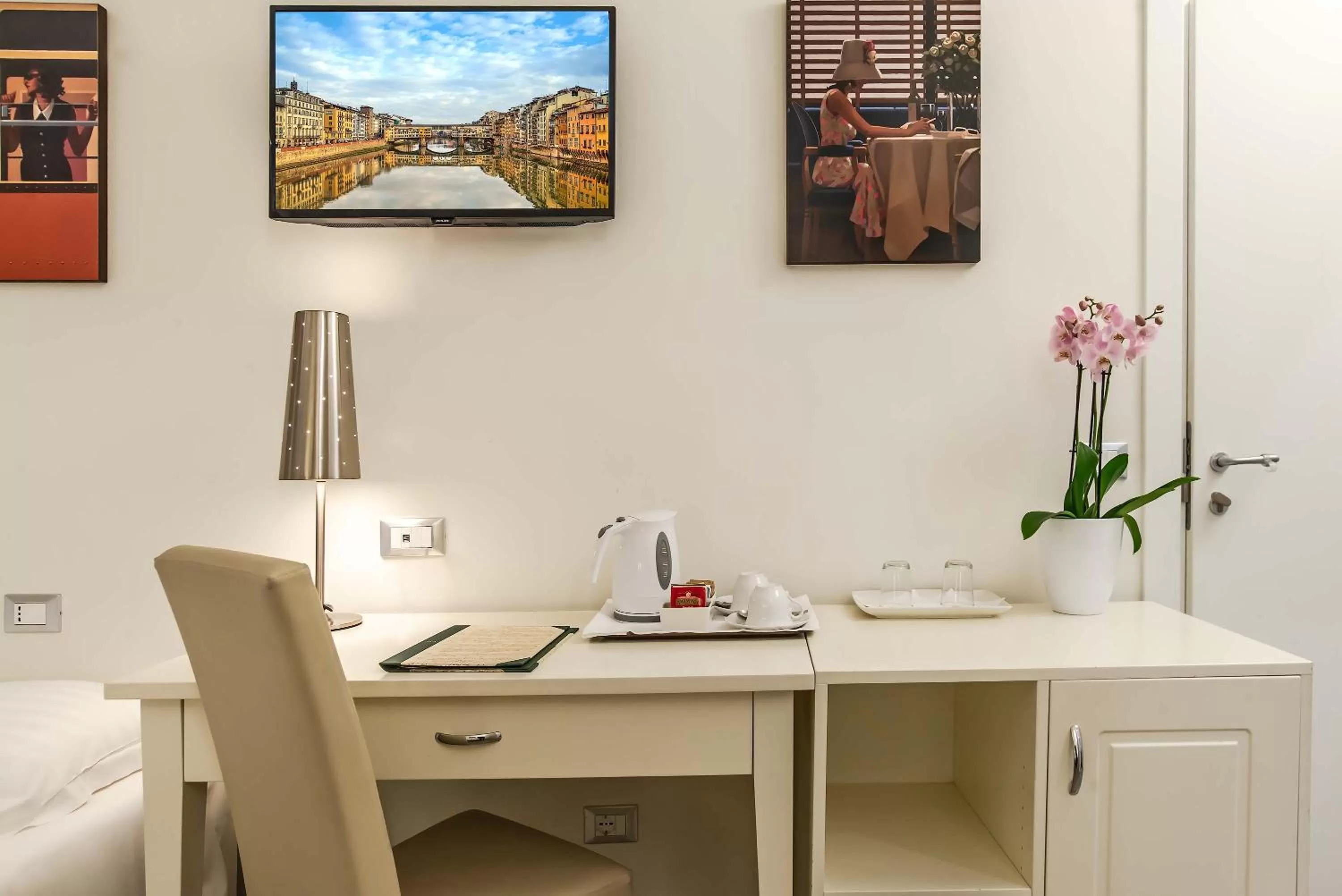 Coffee/tea facilities in Hotel Accademia