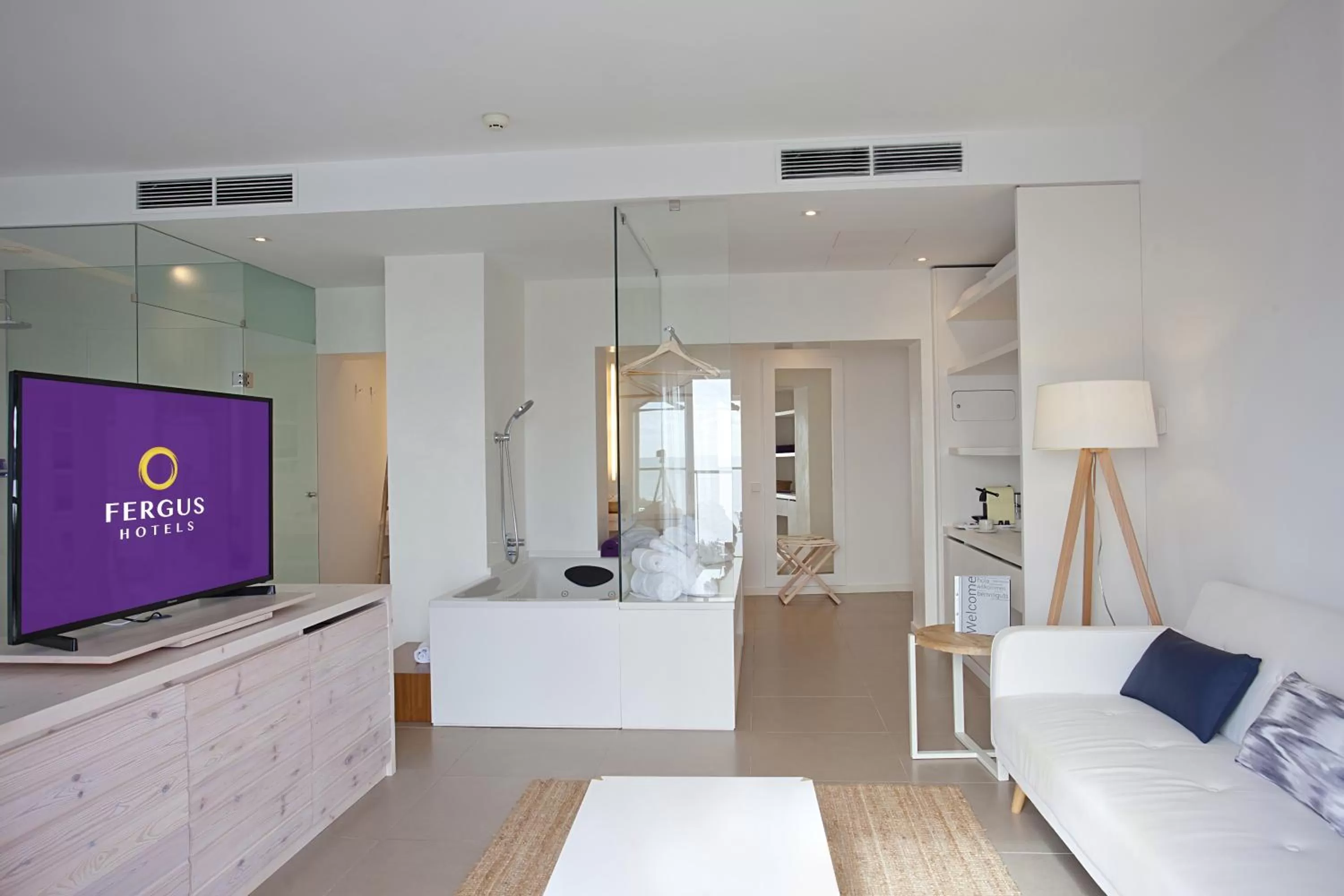 Photo of the whole room, Bed in FERGUS Style Palmanova - Adults Only