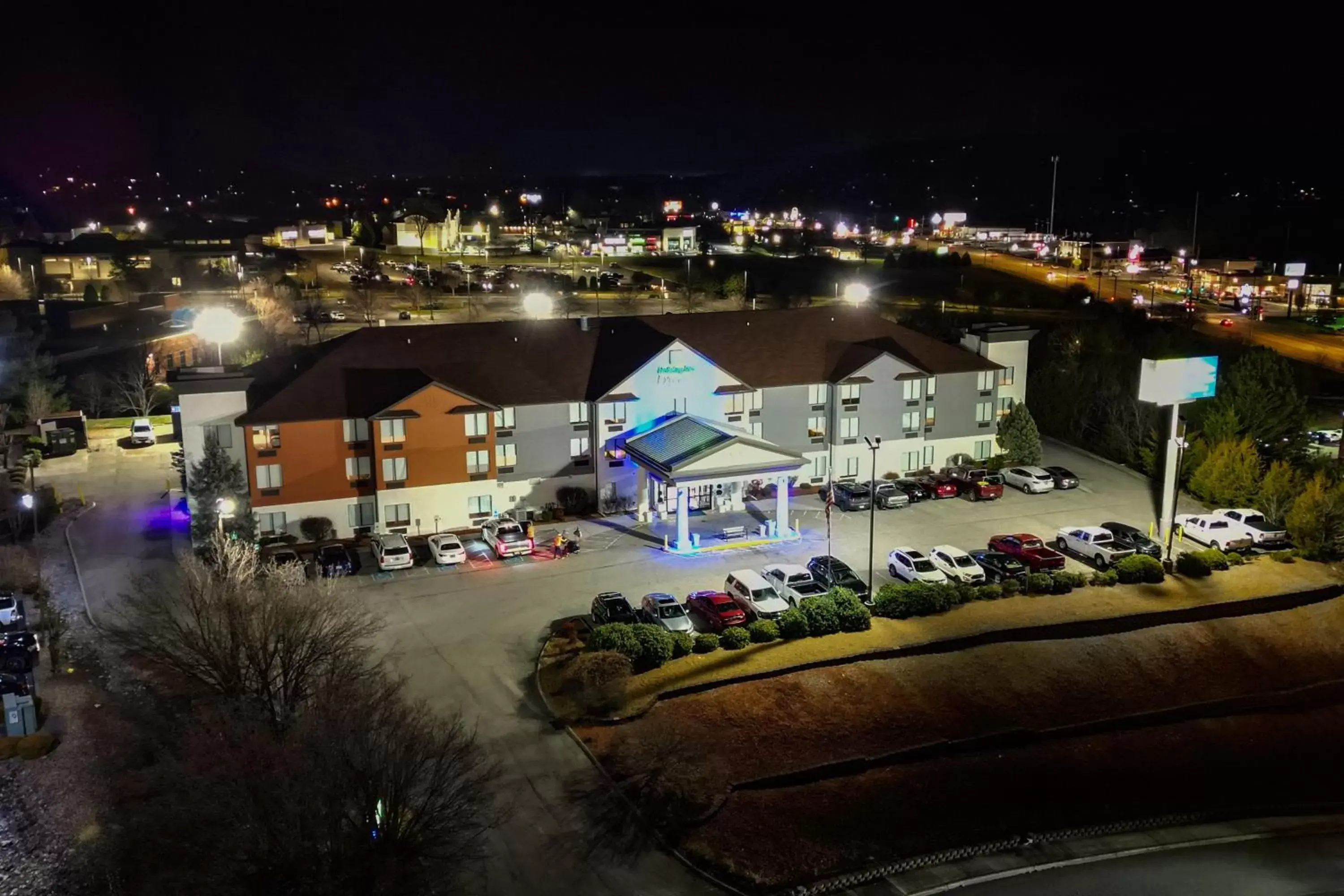 Property building, Bird's-eye View in Holiday Inn Express Hotel & Suites Knoxville-North-I-75 Exit 112, an IHG Hotel
