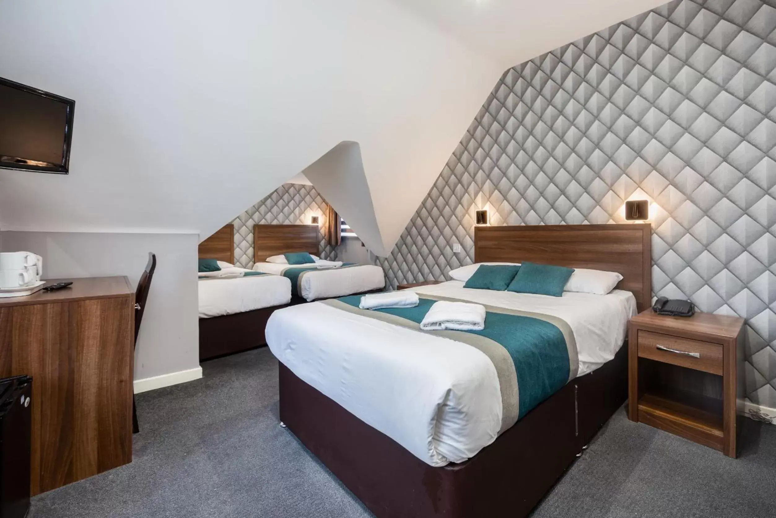 Bed in King Solomon Hotel- Golders Green