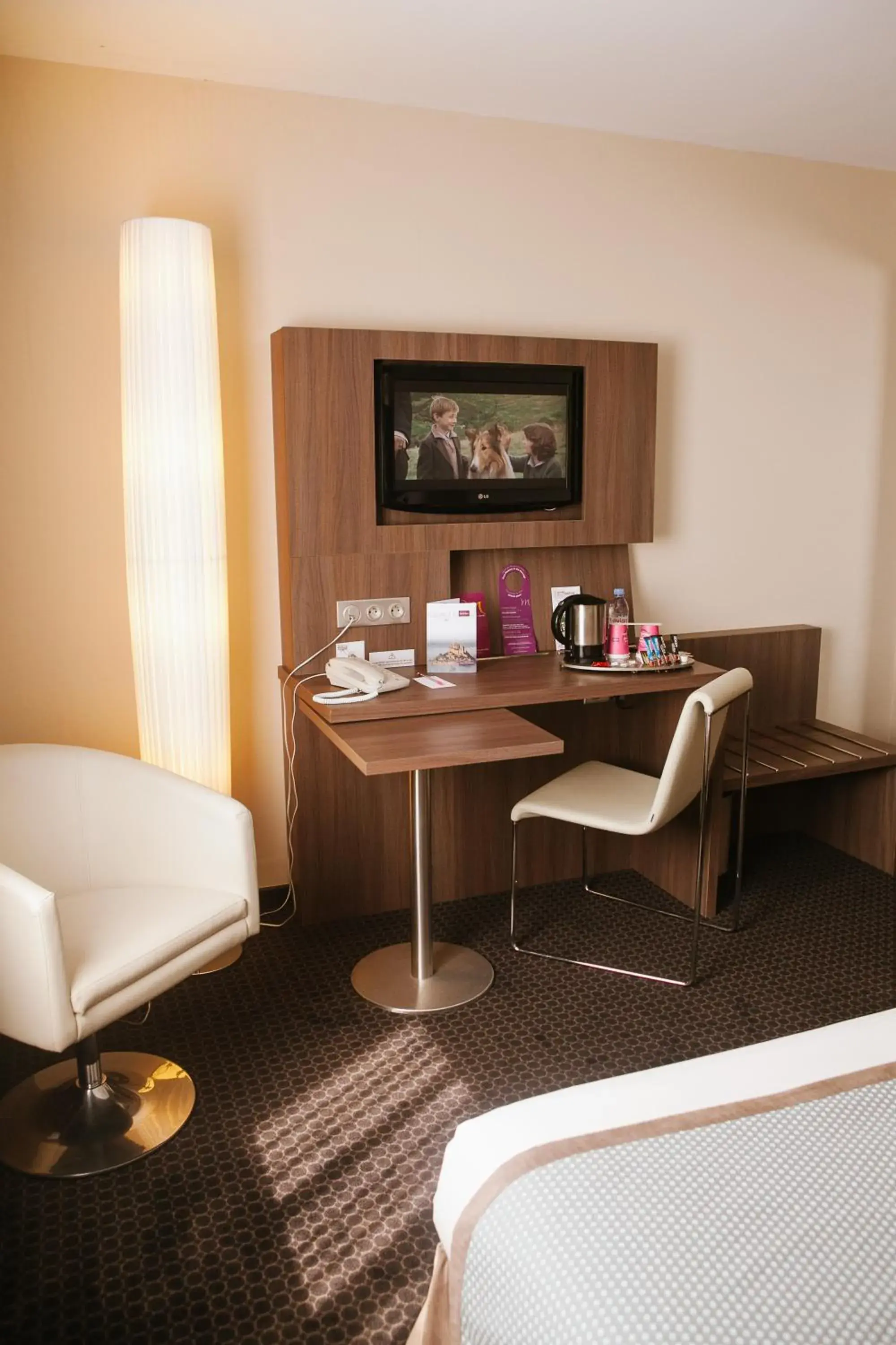 Seating area, TV/Entertainment Center in Mercure Mont Saint Michel