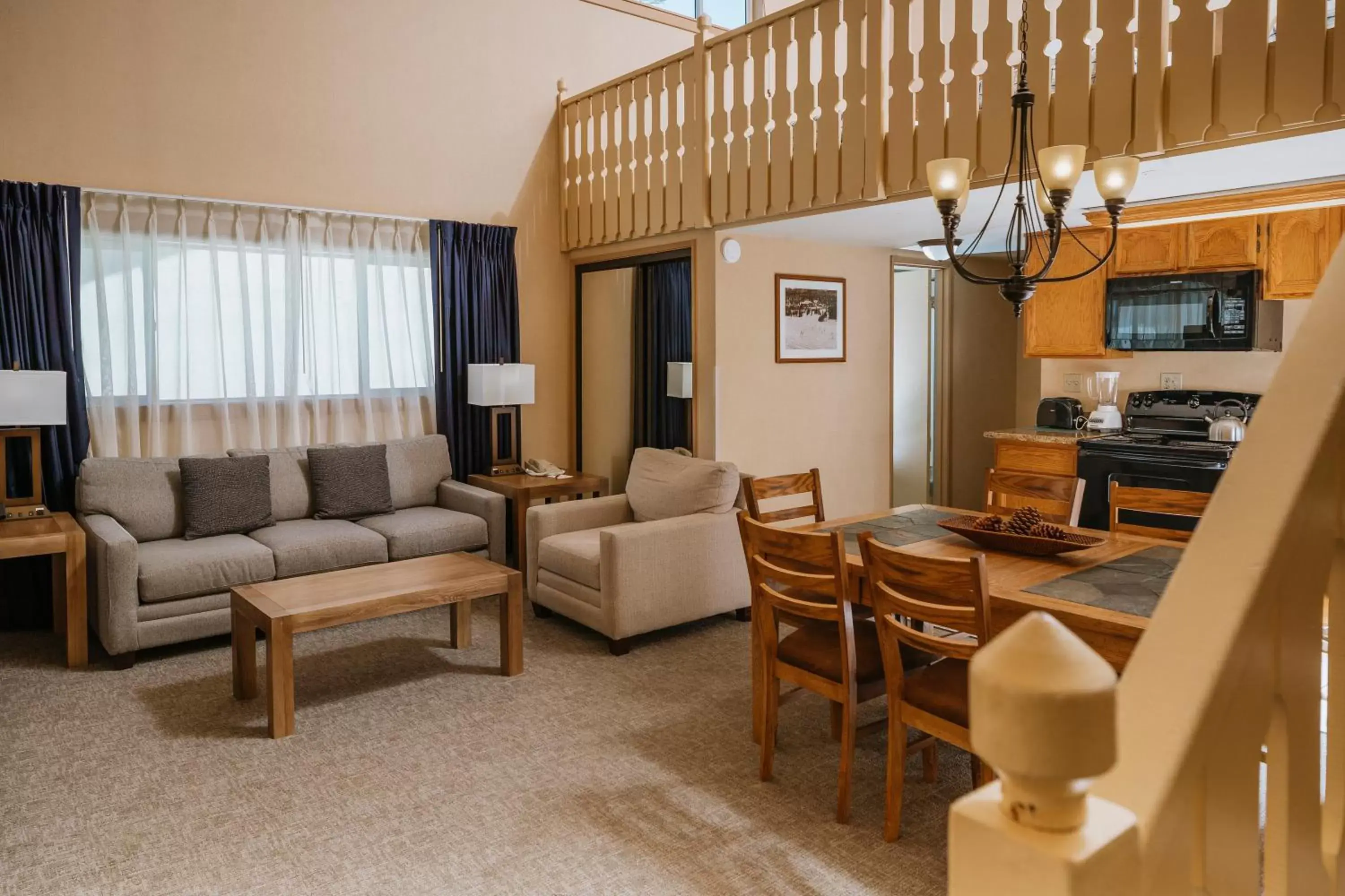 Living room, Seating Area in Mammoth Mountain Inn