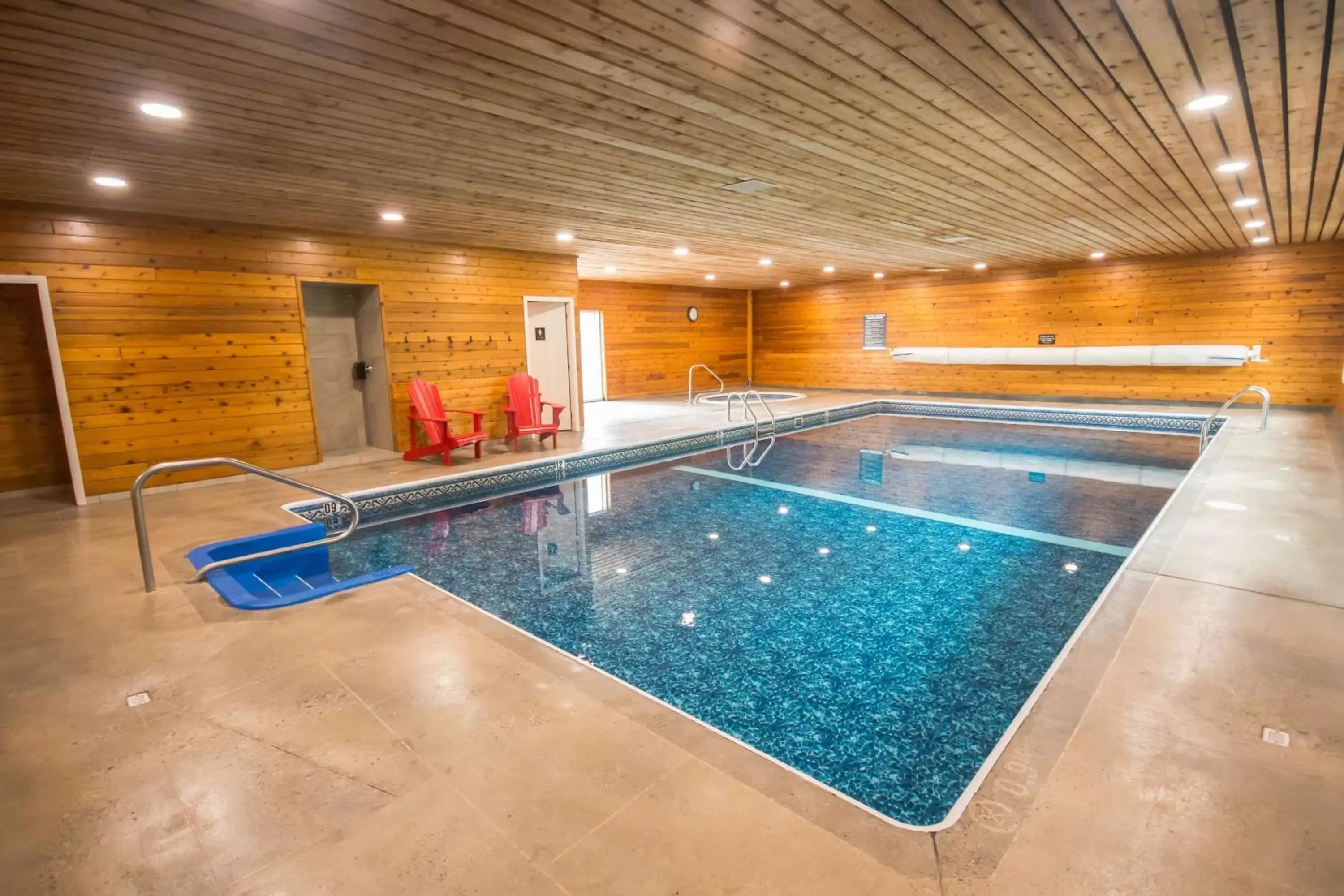 On site, Swimming Pool in Best Western Sicamous Inn