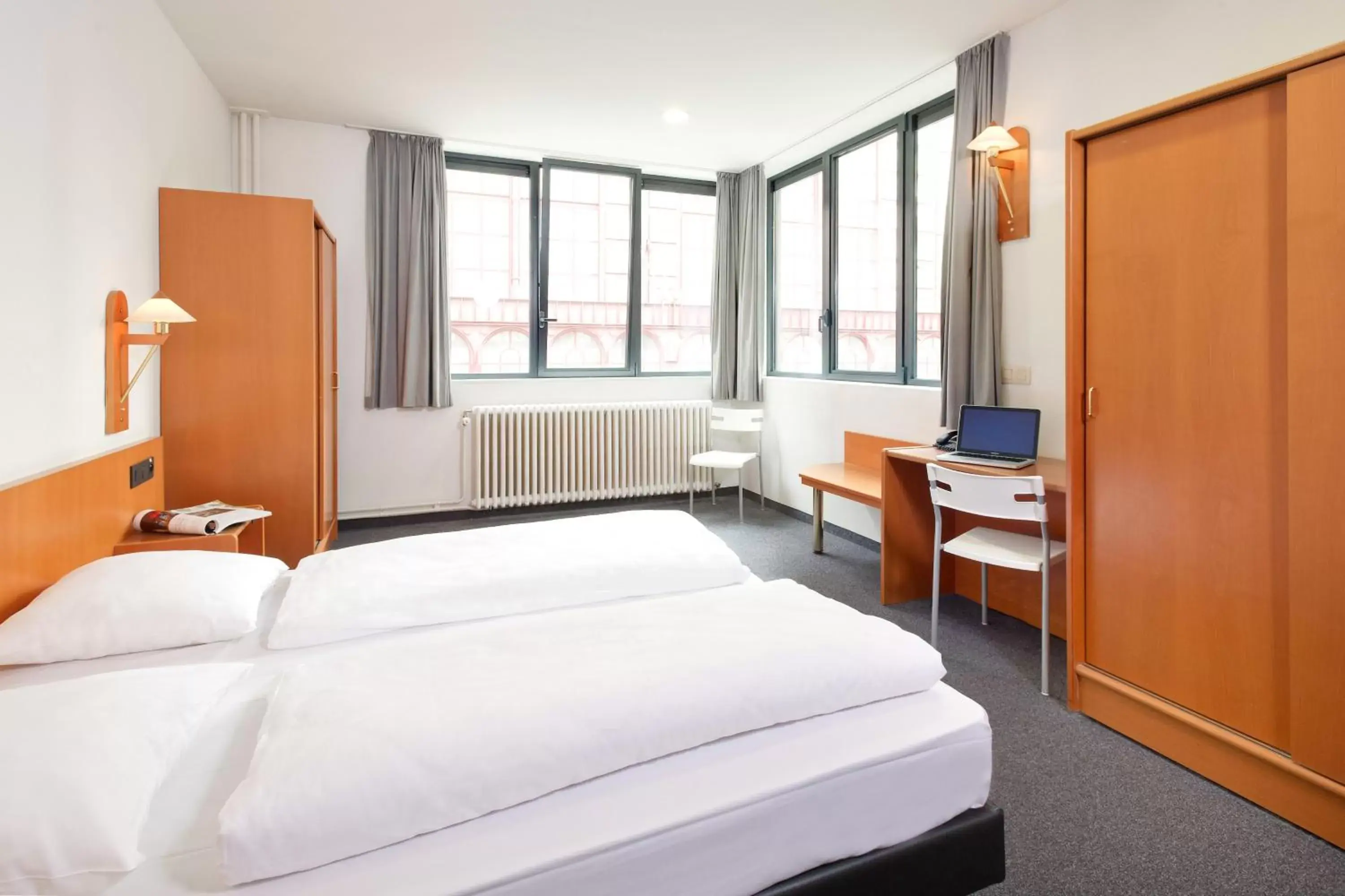 Bed in Century Hotel Antwerpen Centrum