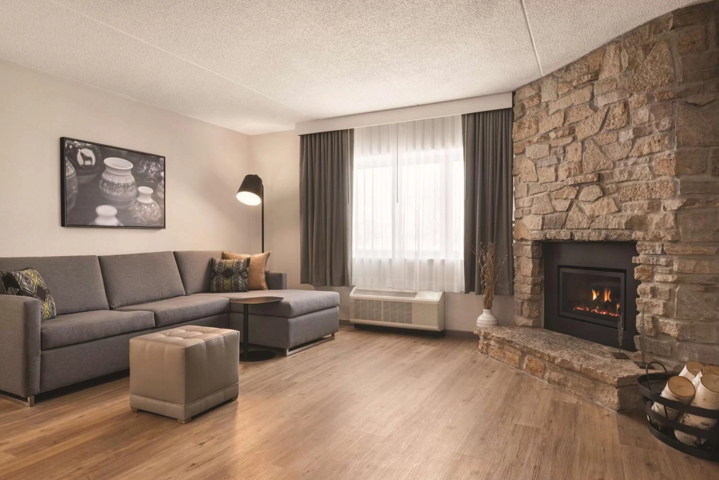 Photo of the whole room, Seating Area in Radisson Hotel & Conference Center Green Bay