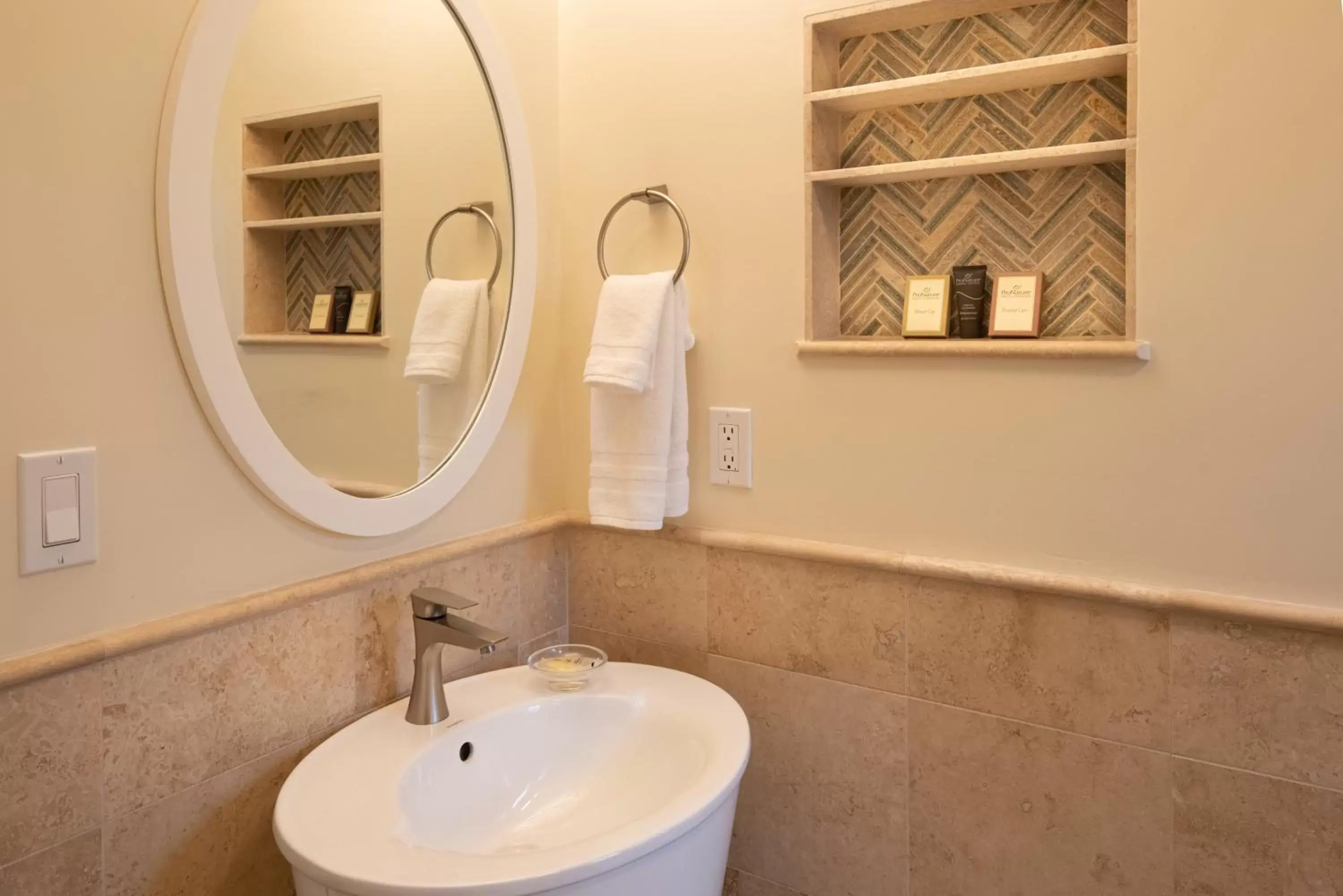 Bathroom in Harbor House Inn