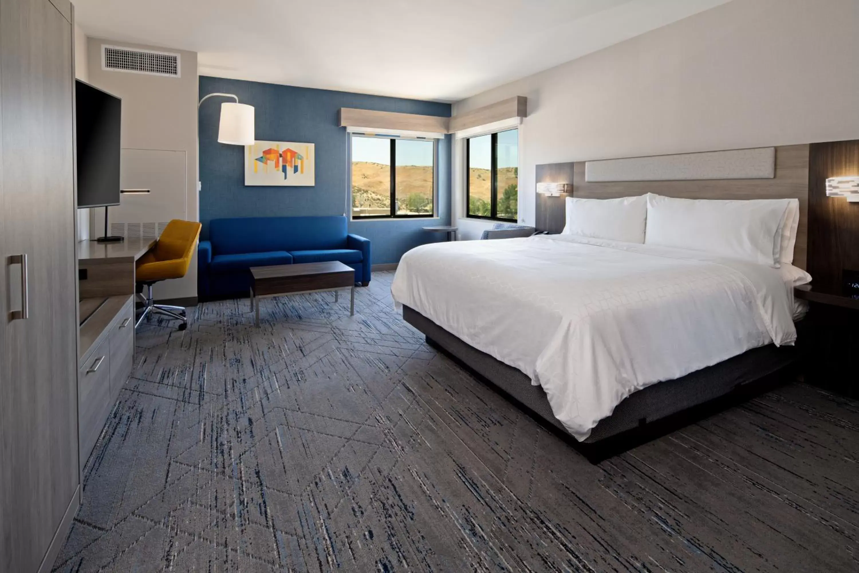 Photo of the whole room, Bed in Holiday Inn Express & Suites - Valencia - Santa Clarita, an IHG Hotel