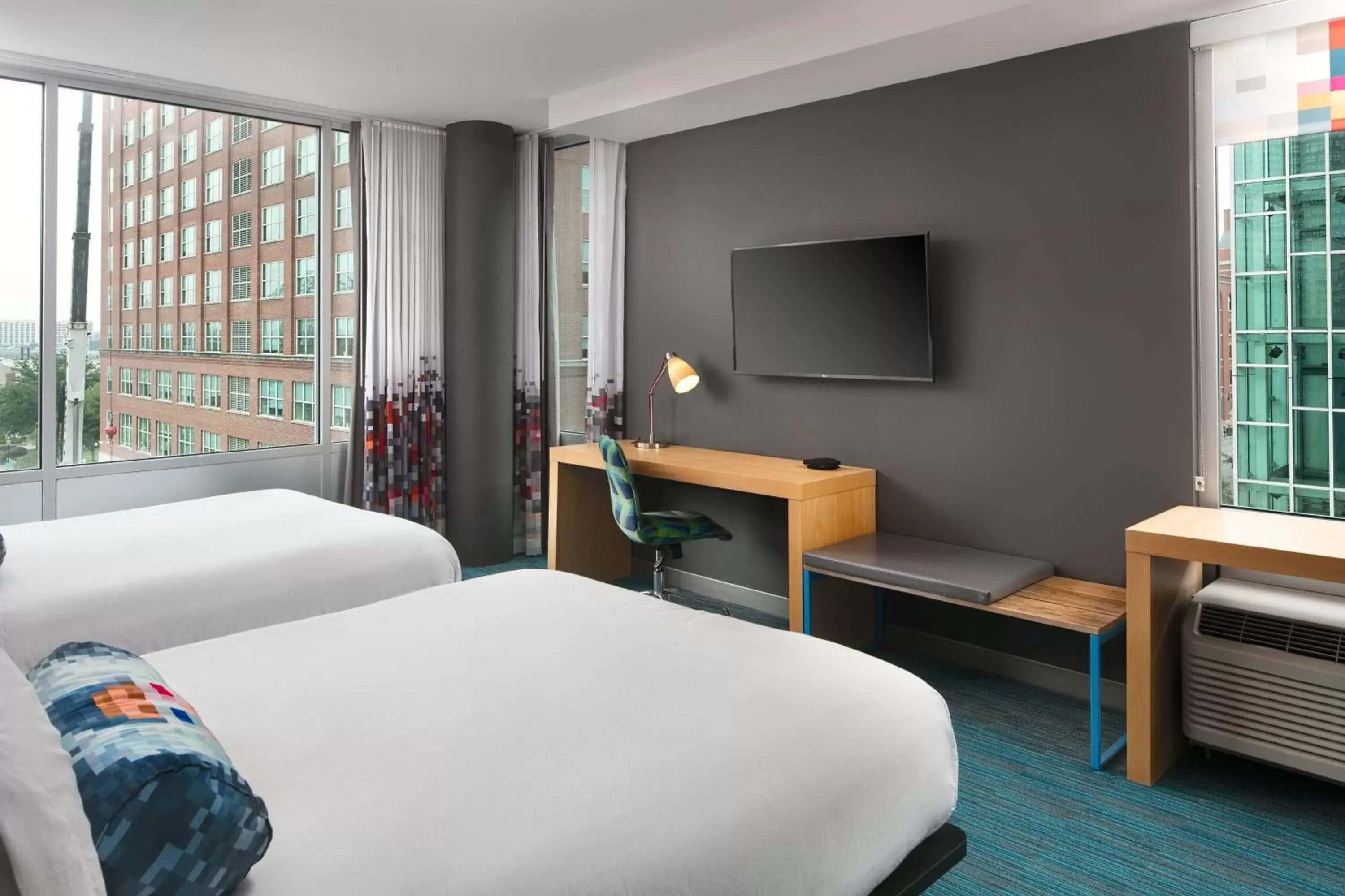 Photo of the whole room, Bed in Aloft Louisville Downtown
