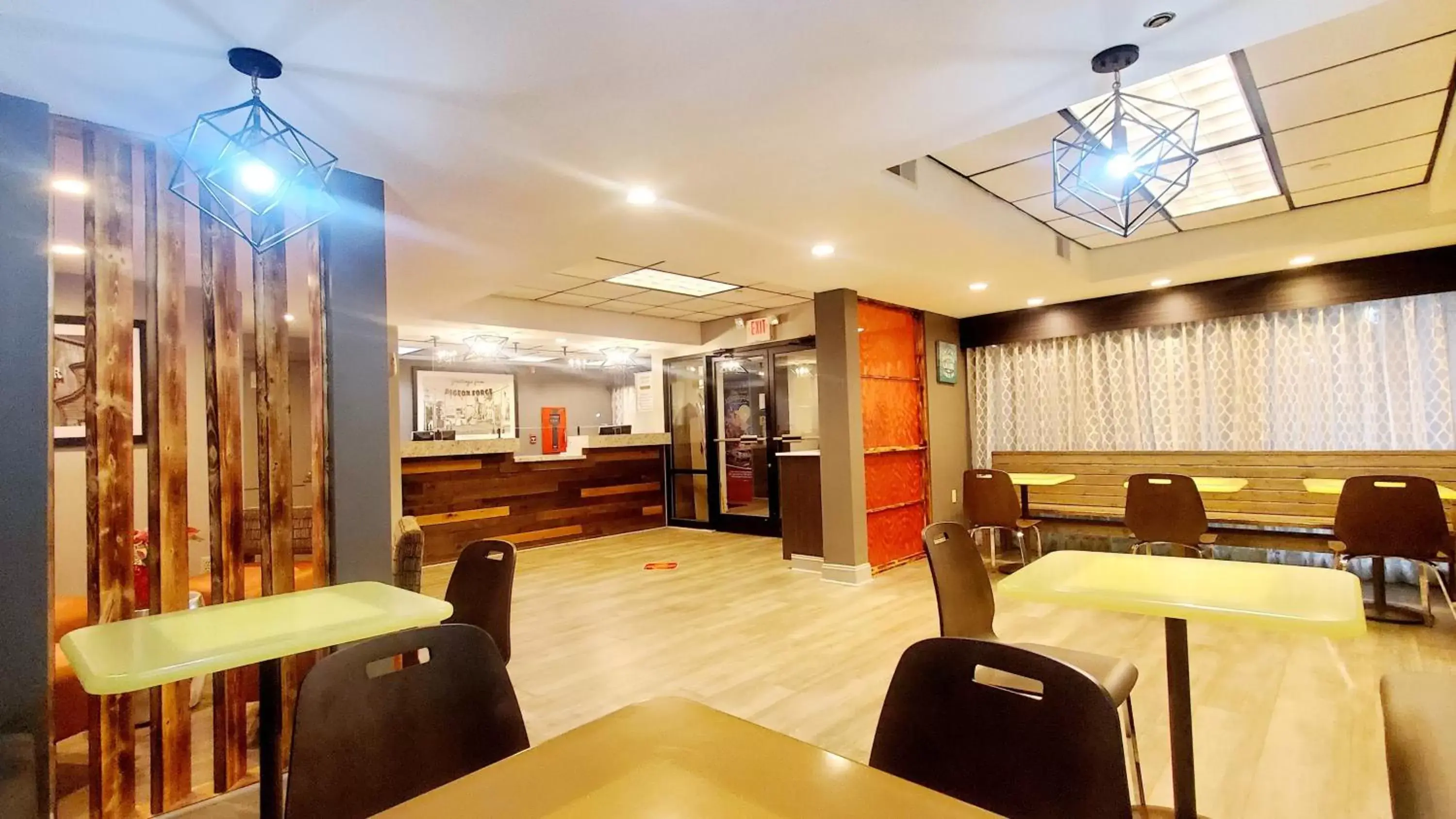 Lobby or reception, Restaurant/Places to Eat in Super 8 by Wyndham Pigeon Forge-Emert St