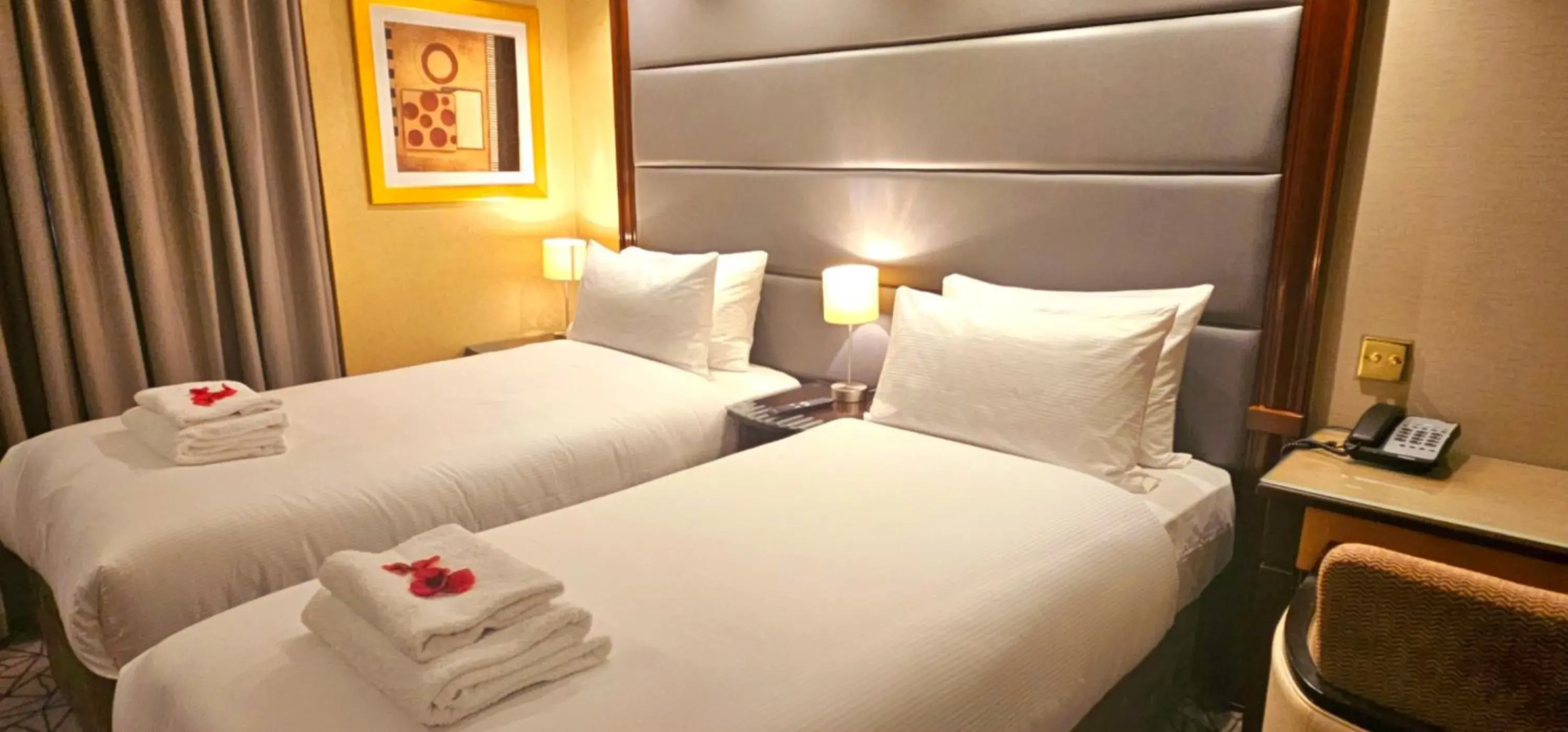 Photo of the whole room, Bed in Hyde Park International - Member of Park Grand London
