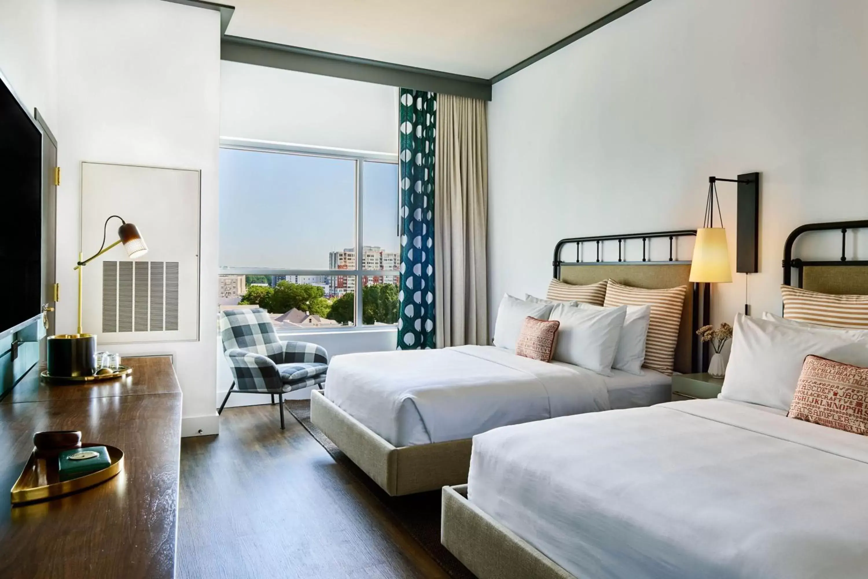 Queen Room with Two Queen Beds in The Casso, Raleigh, a Tribute Portfolio Hotel Queen Room with Two Queen Beds in The Casso, Raleigh, a Tribute Portfolio Hotel